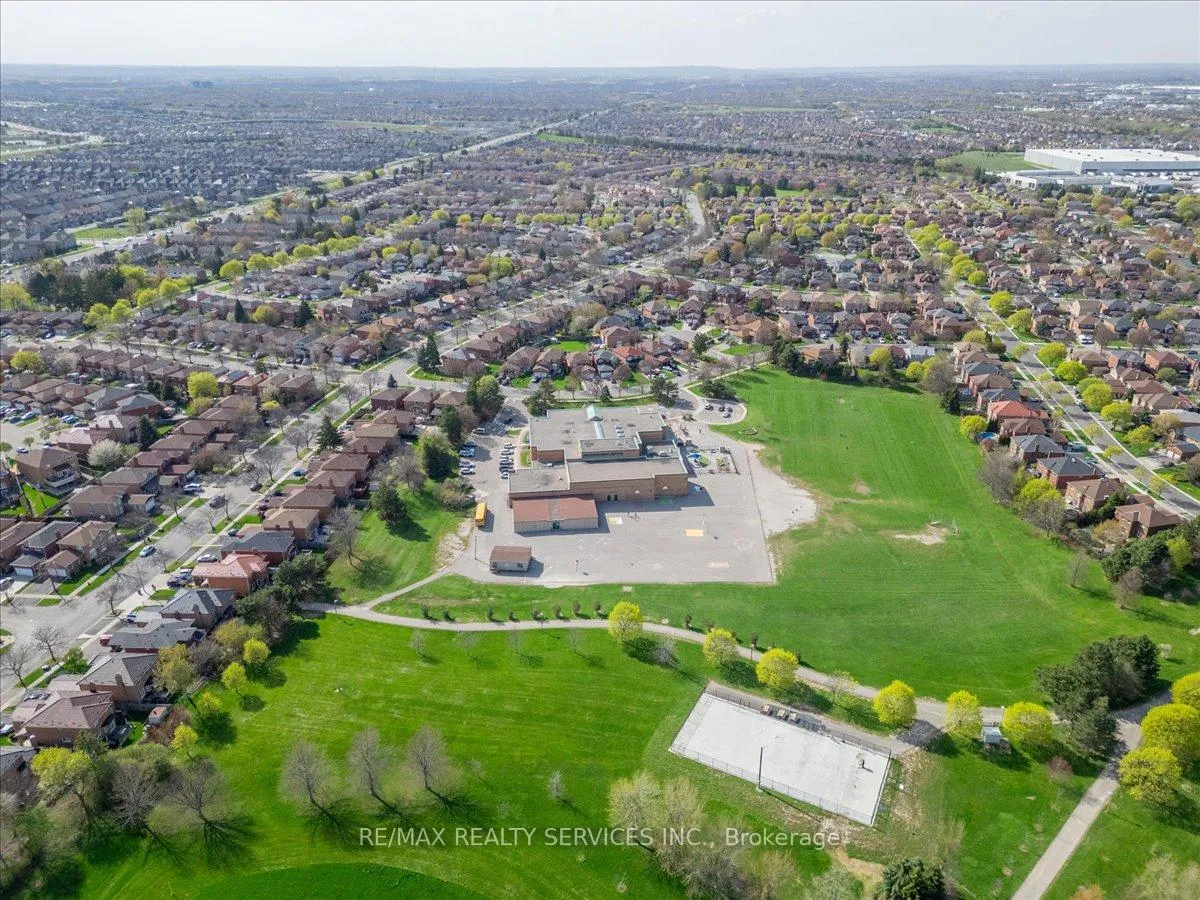 Photo 47 of 36 Brydon Crescent, Brampton, Northwood Park — HOMEH