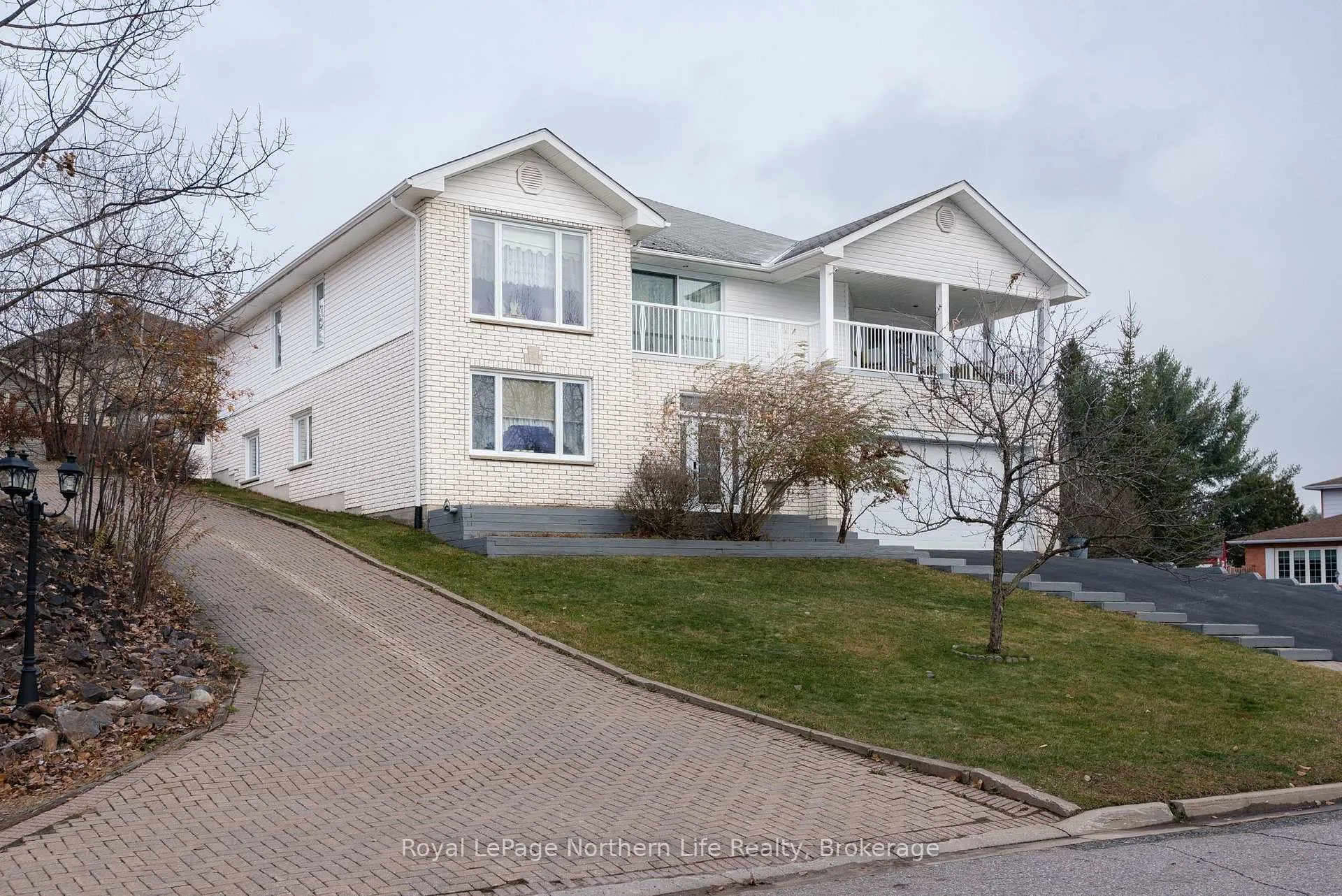 Photo 3 of 18 Killare Street, North Bay, Birchaven — HOMEH