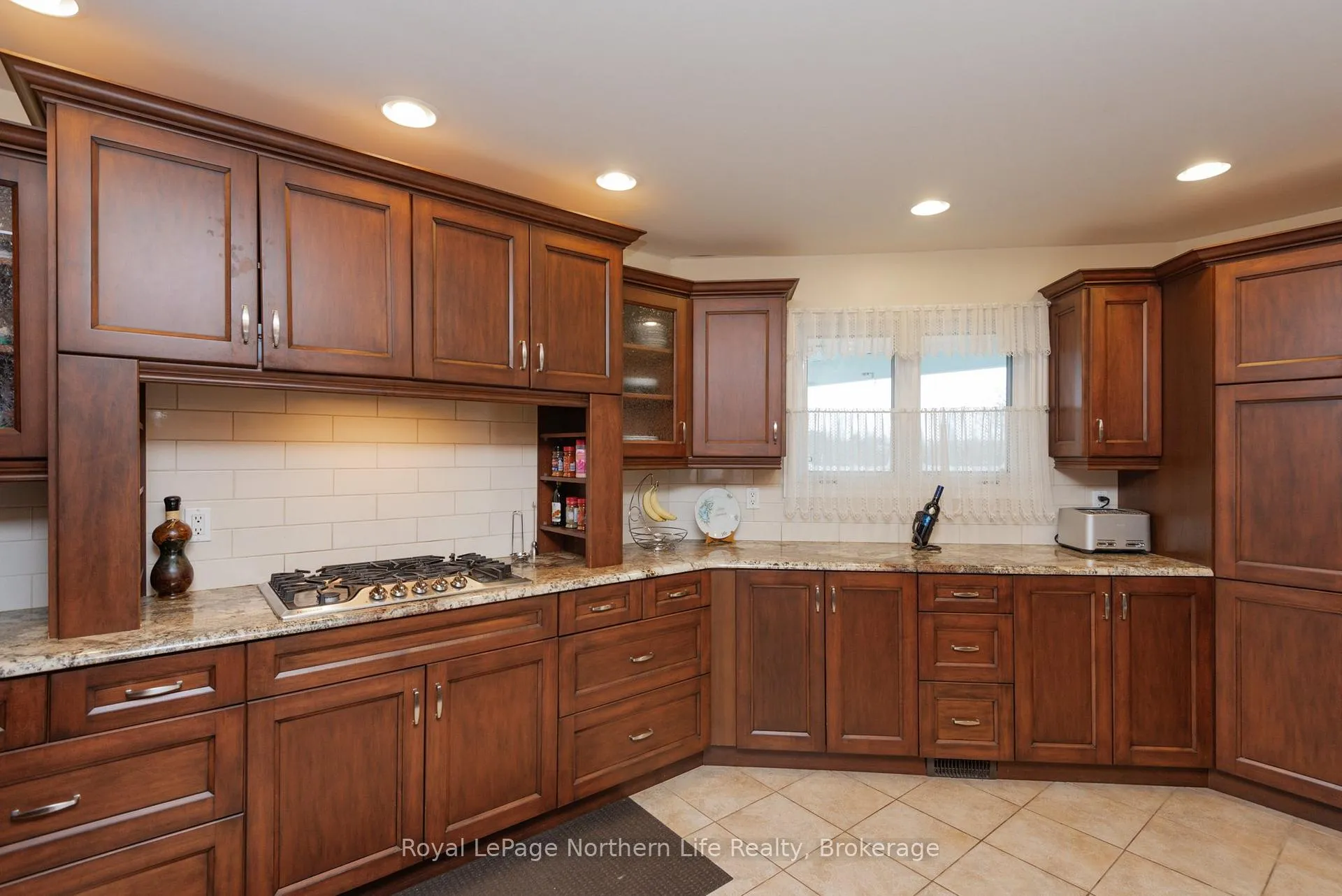 Photo 15 of 18 Killare Street, North Bay, Birchaven — HOMEH
