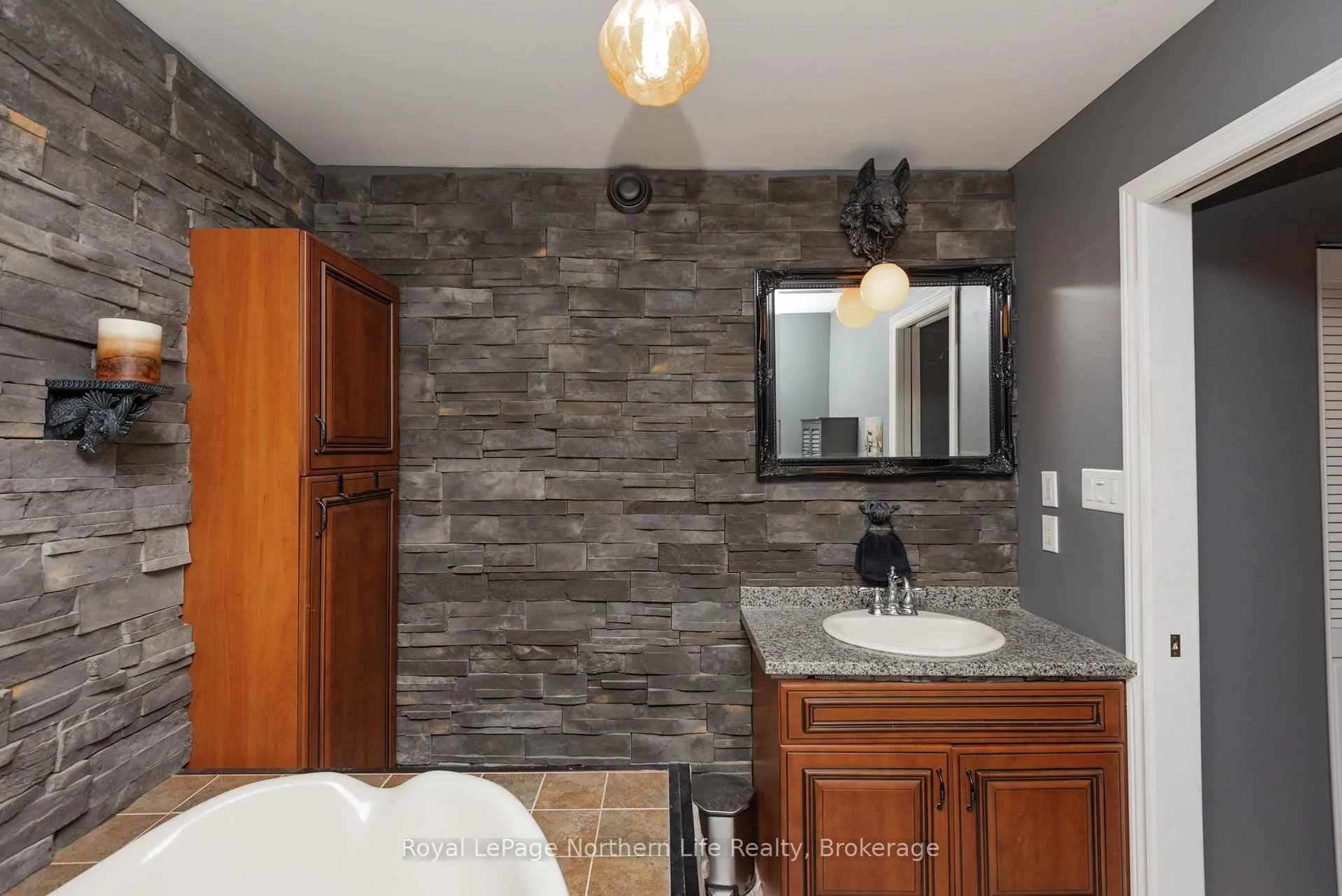 Photo 26 of 18 Killare Street, North Bay, Birchaven — HOMEH