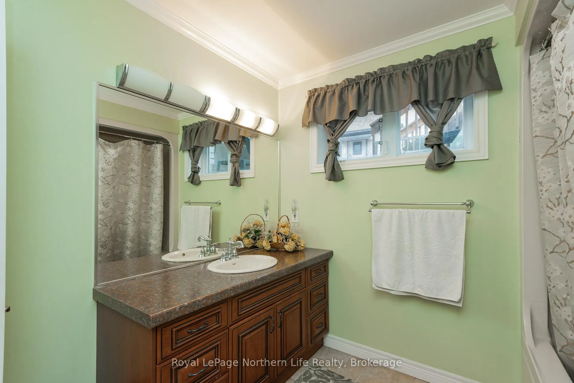 Photo 32 of 18 Killare Street, North Bay, Birchaven — HOMEH