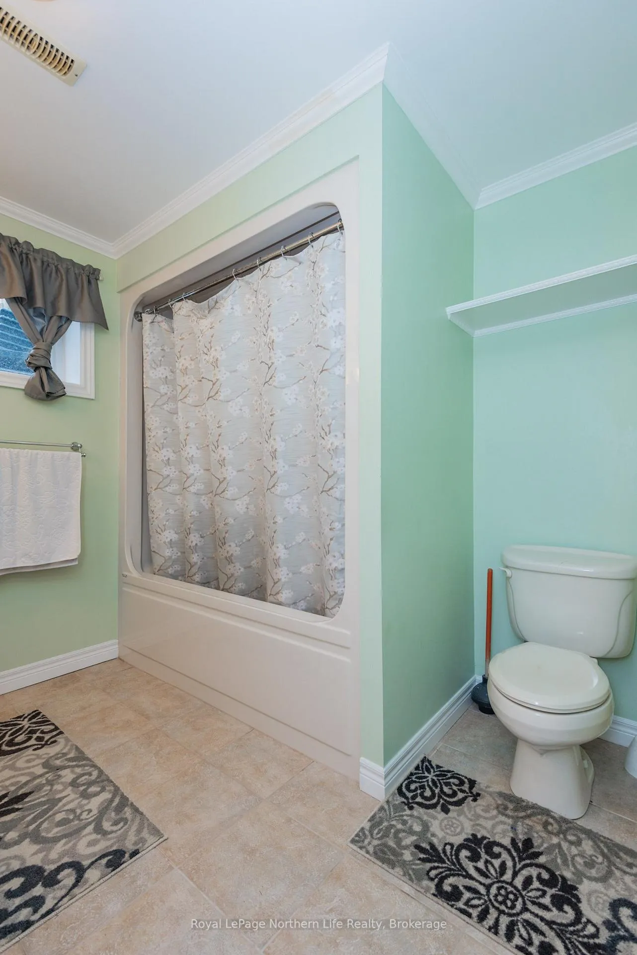 Photo 33 of 18 Killare Street, North Bay, Birchaven — HOMEH