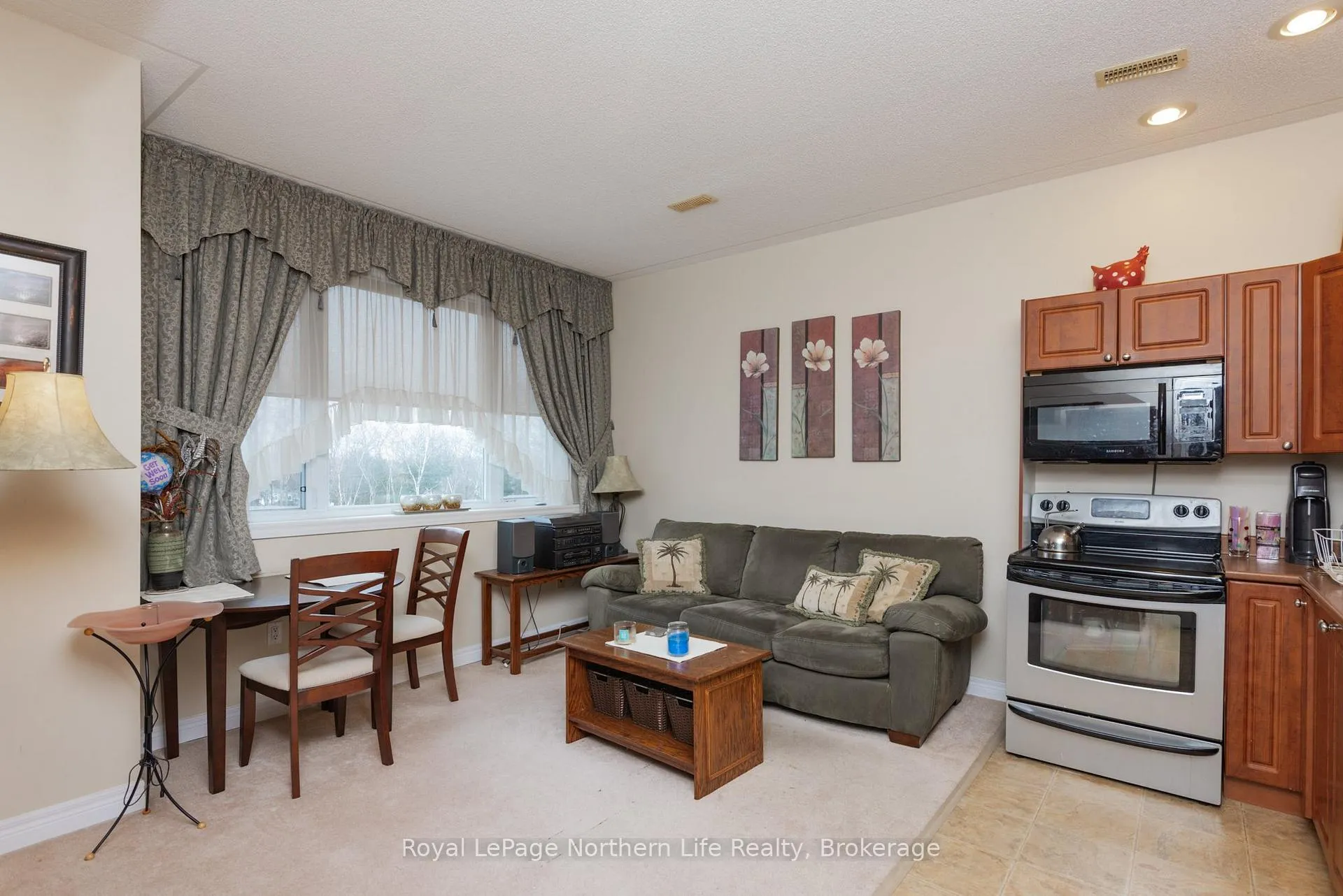 Photo 35 of 18 Killare Street, North Bay, Birchaven — HOMEH