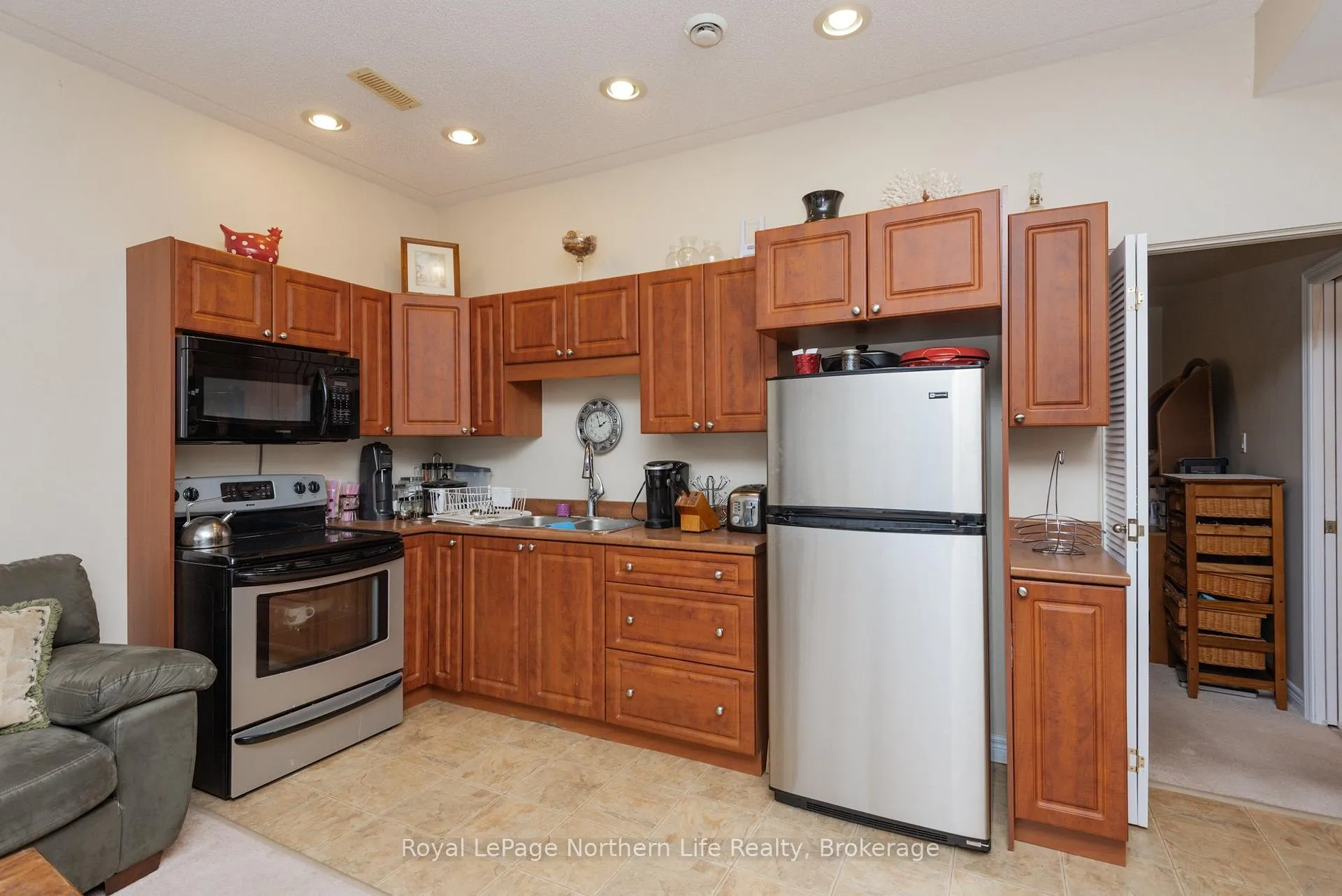 Photo 36 of 18 Killare Street, North Bay, Birchaven — HOMEH