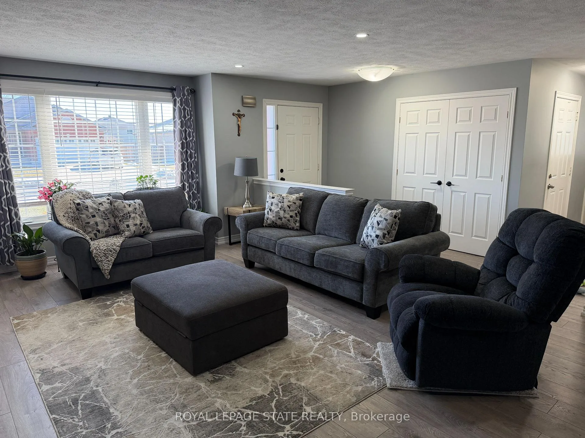 Photo 10 of 29 Mapleview Drive, Haldimand — HOMEH
