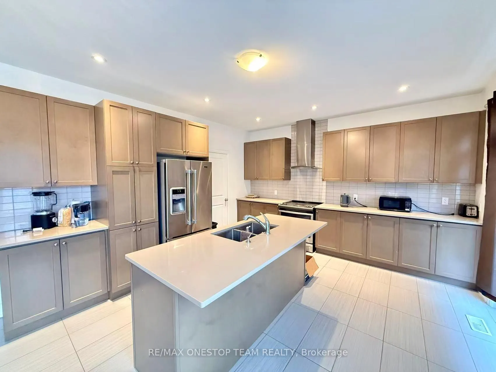 Photo 6 of 24 Pennine Drive, Whitby, Rural Whitby — HOMEH