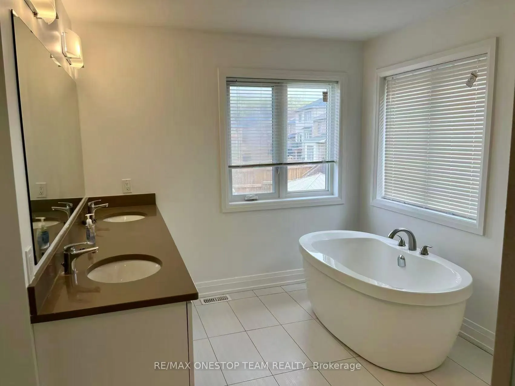 Photo 17 of 24 Pennine Drive, Whitby, Rural Whitby — HOMEH