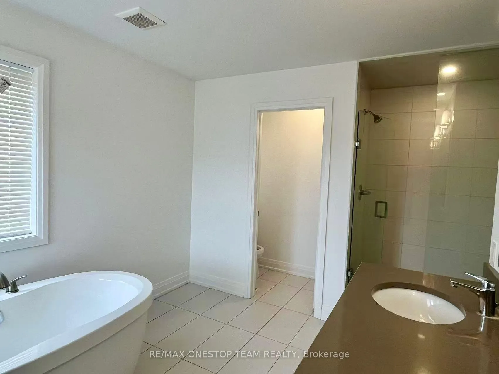 Photo 18 of 24 Pennine Drive, Whitby, Rural Whitby — HOMEH