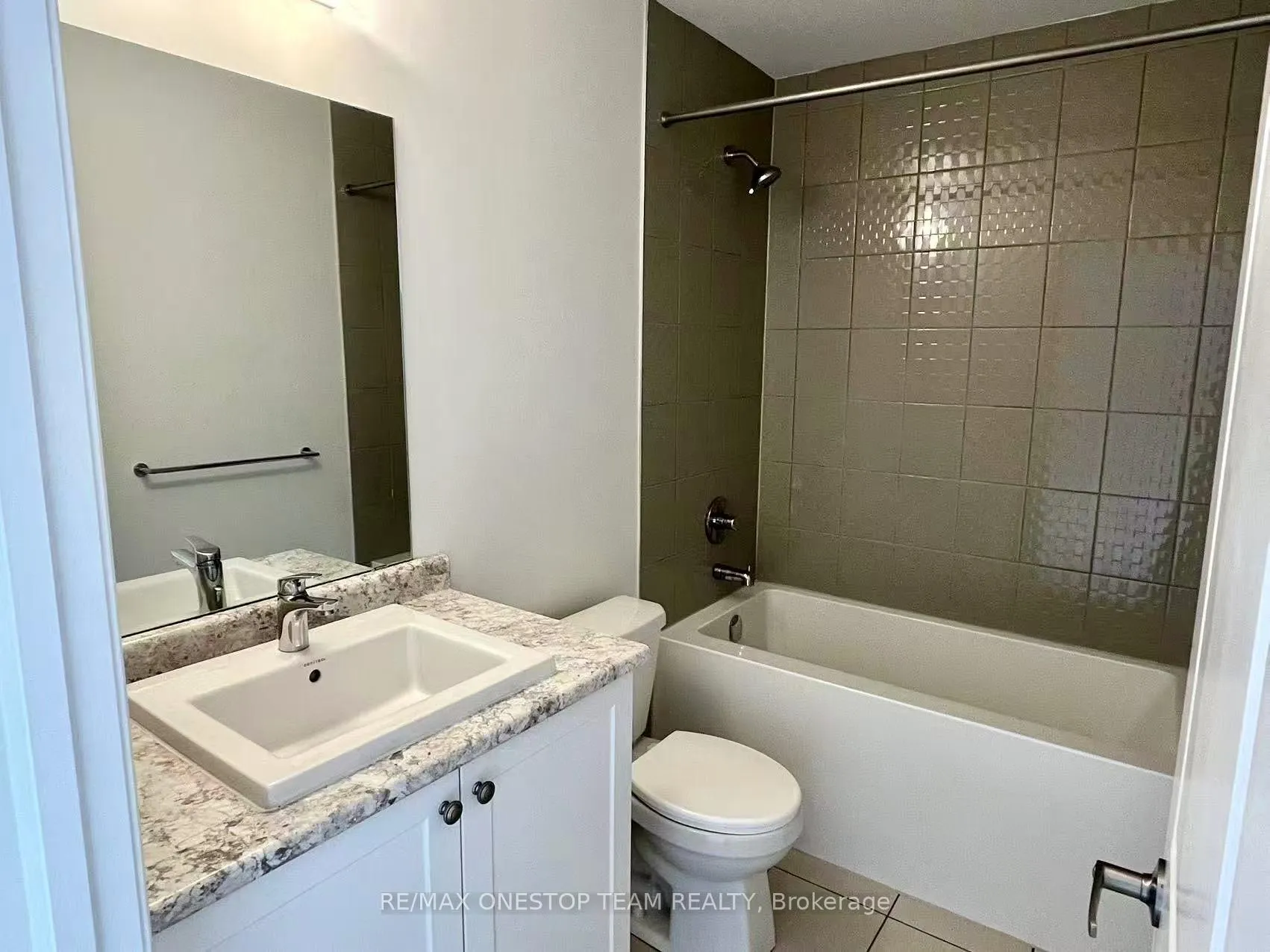 Photo 20 of 24 Pennine Drive, Whitby, Rural Whitby — HOMEH