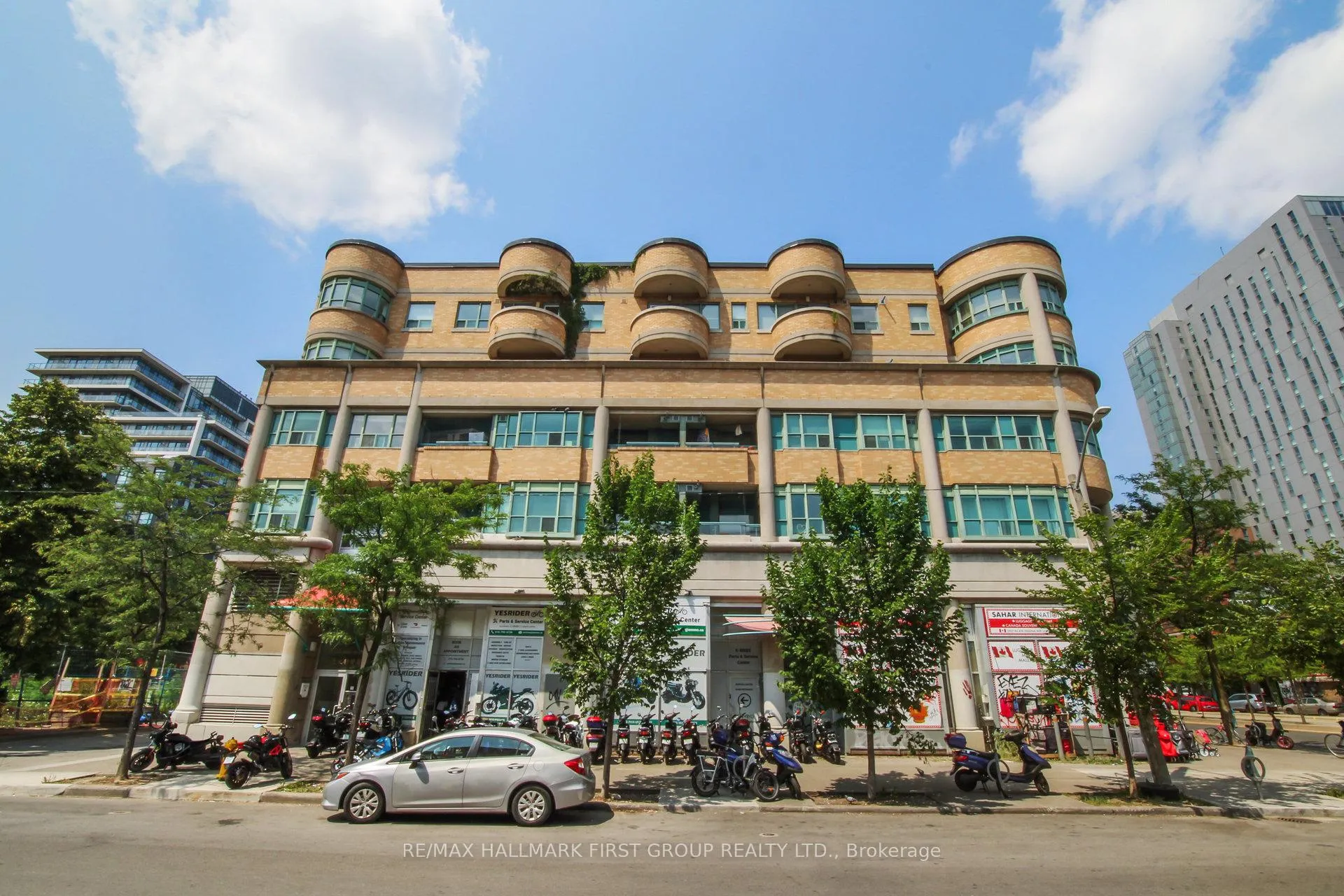 Photo 2 of Unit 304, 8 Oxford Street, Toronto, Kensington-Chinatown — HOMEH