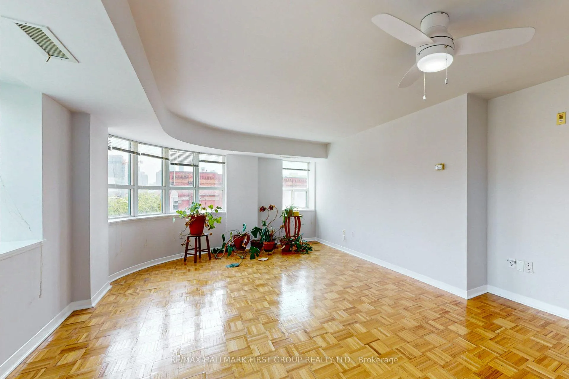 Photo 6 of Unit 304, 8 Oxford Street, Toronto, Kensington-Chinatown — HOMEH