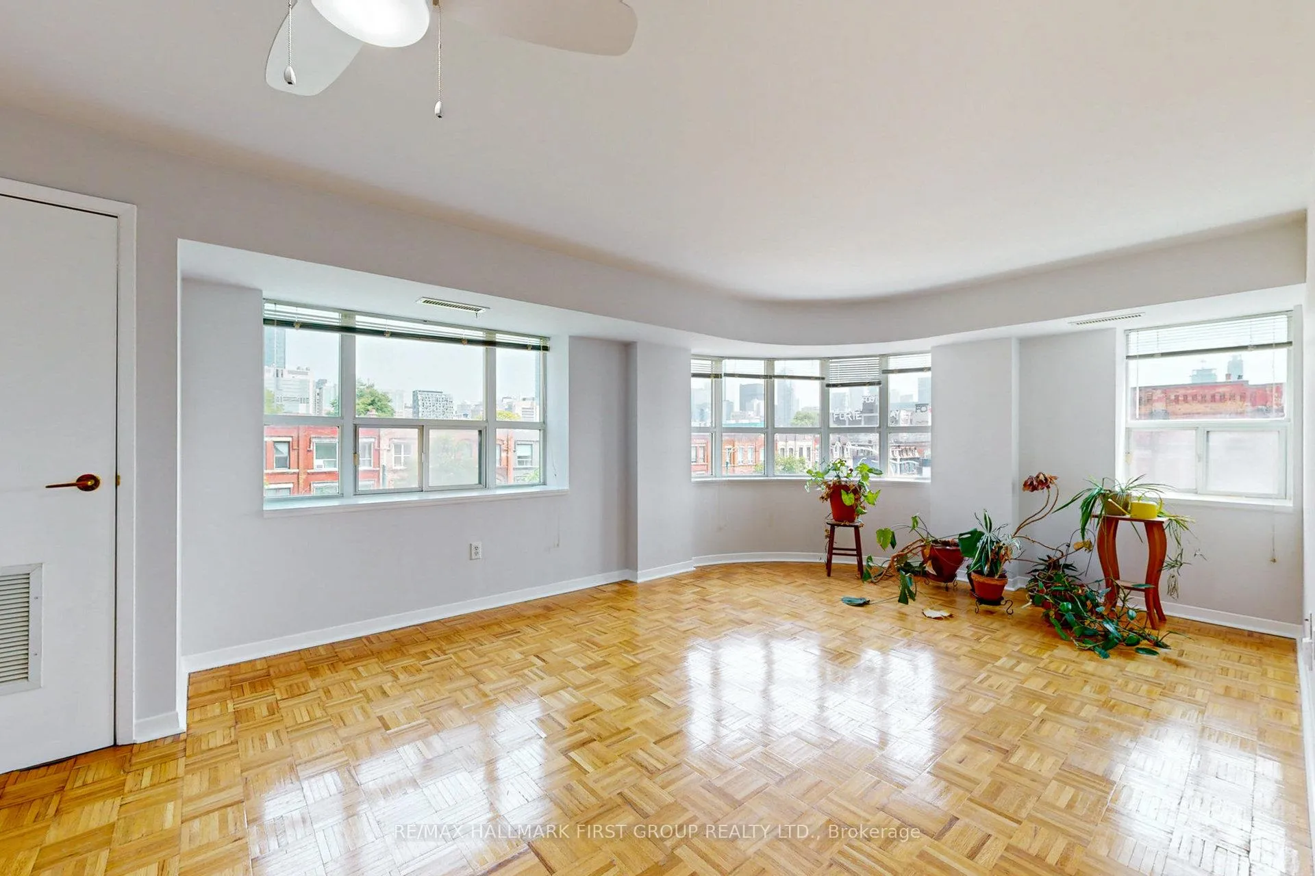 Photo 7 of Unit 304, 8 Oxford Street, Toronto, Kensington-Chinatown — HOMEH