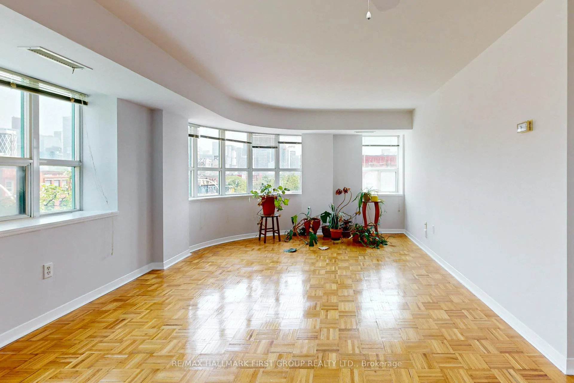 Photo 8 of Unit 304, 8 Oxford Street, Toronto, Kensington-Chinatown — HOMEH