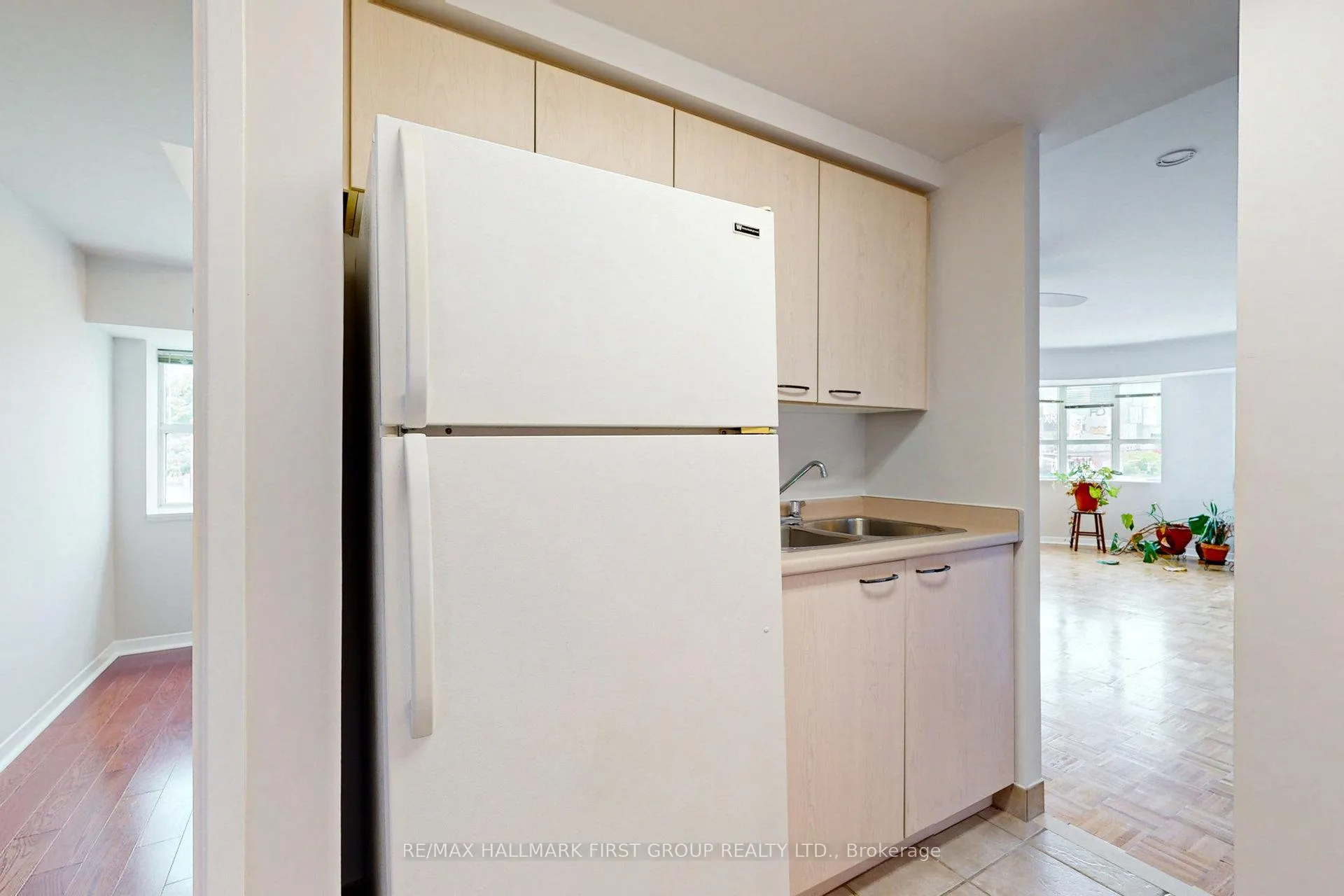 Photo 13 of Unit 304, 8 Oxford Street, Toronto, Kensington-Chinatown — HOMEH