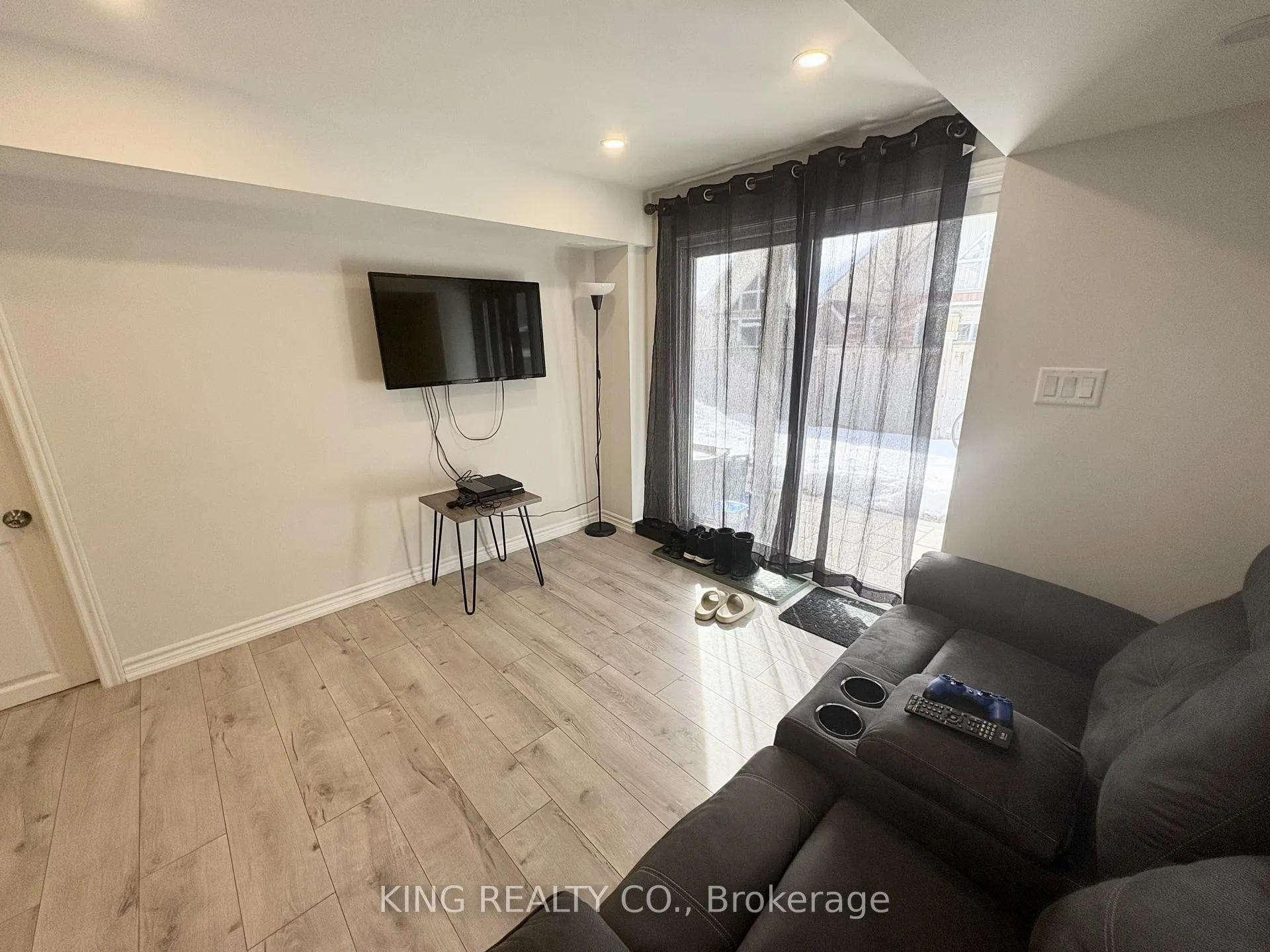 Photo 6 of 1246 Harlstone Crescent, Oshawa, Taunton — HOMEH