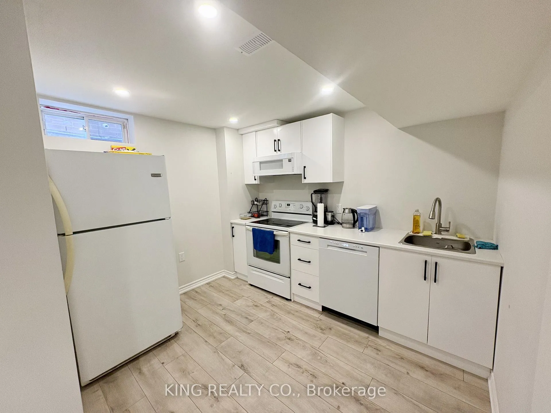 Photo 8 of 1246 Harlstone Crescent, Oshawa, Taunton — HOMEH