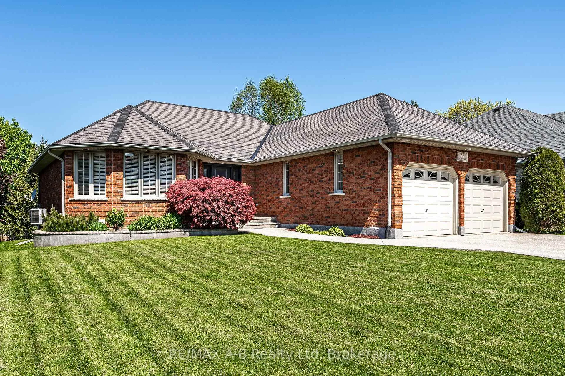 Photo 2 of 23 Hampton Court, Brant, South Dumfries — HOMEH