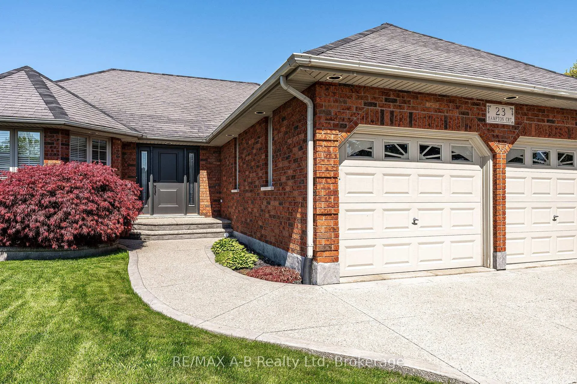 Photo 4 of 23 Hampton Court, Brant, South Dumfries — HOMEH