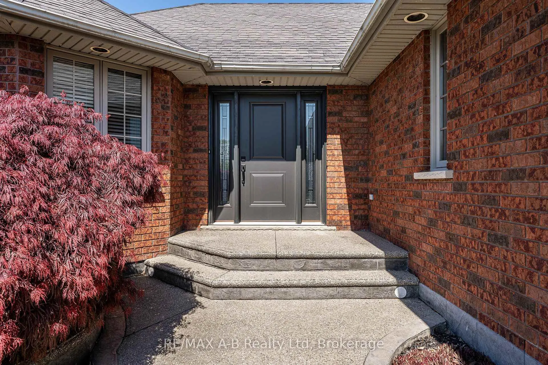 Photo 5 of 23 Hampton Court, Brant, South Dumfries — HOMEH
