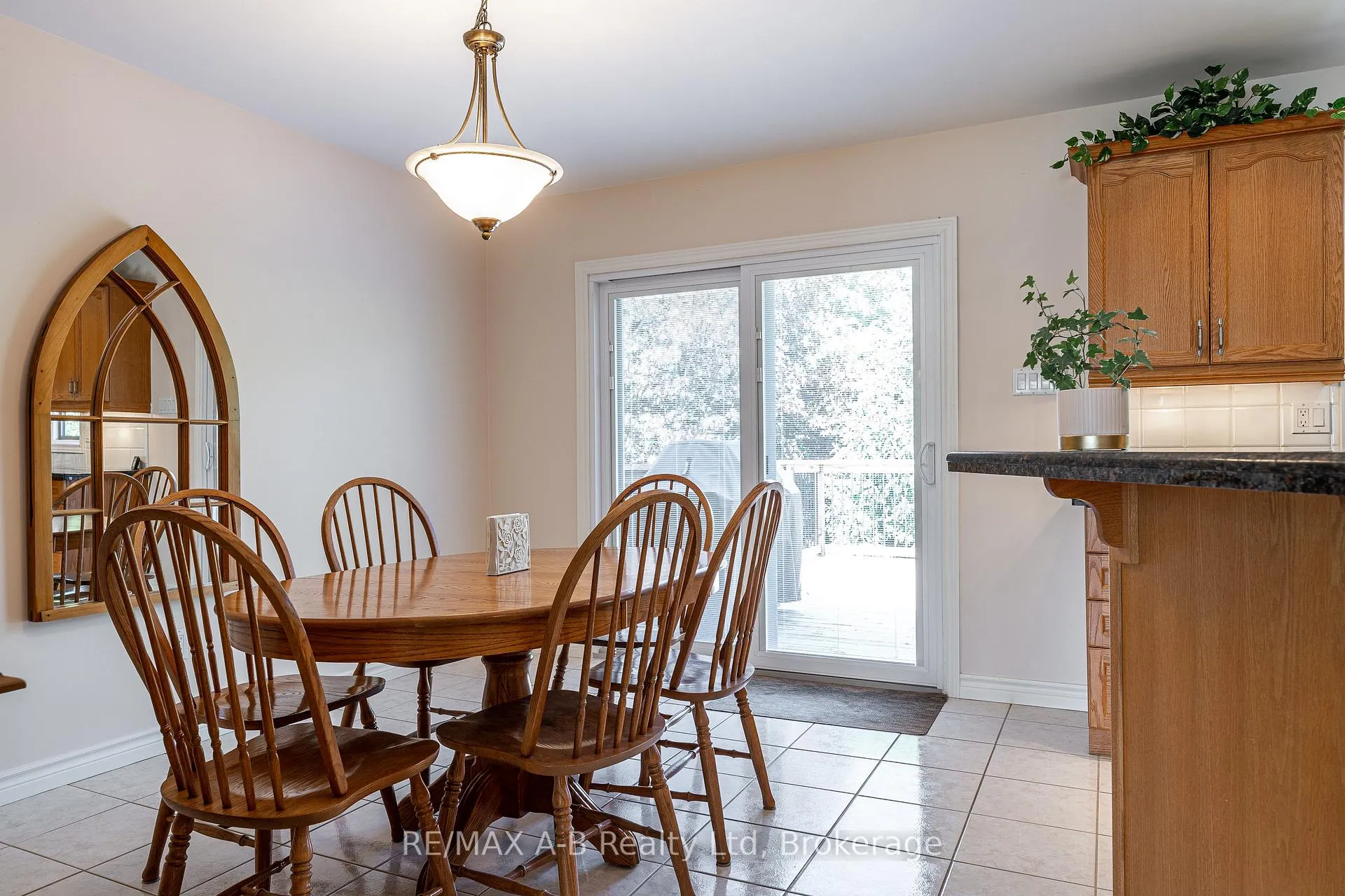 Photo 12 of 23 Hampton Court, Brant, South Dumfries — HOMEH