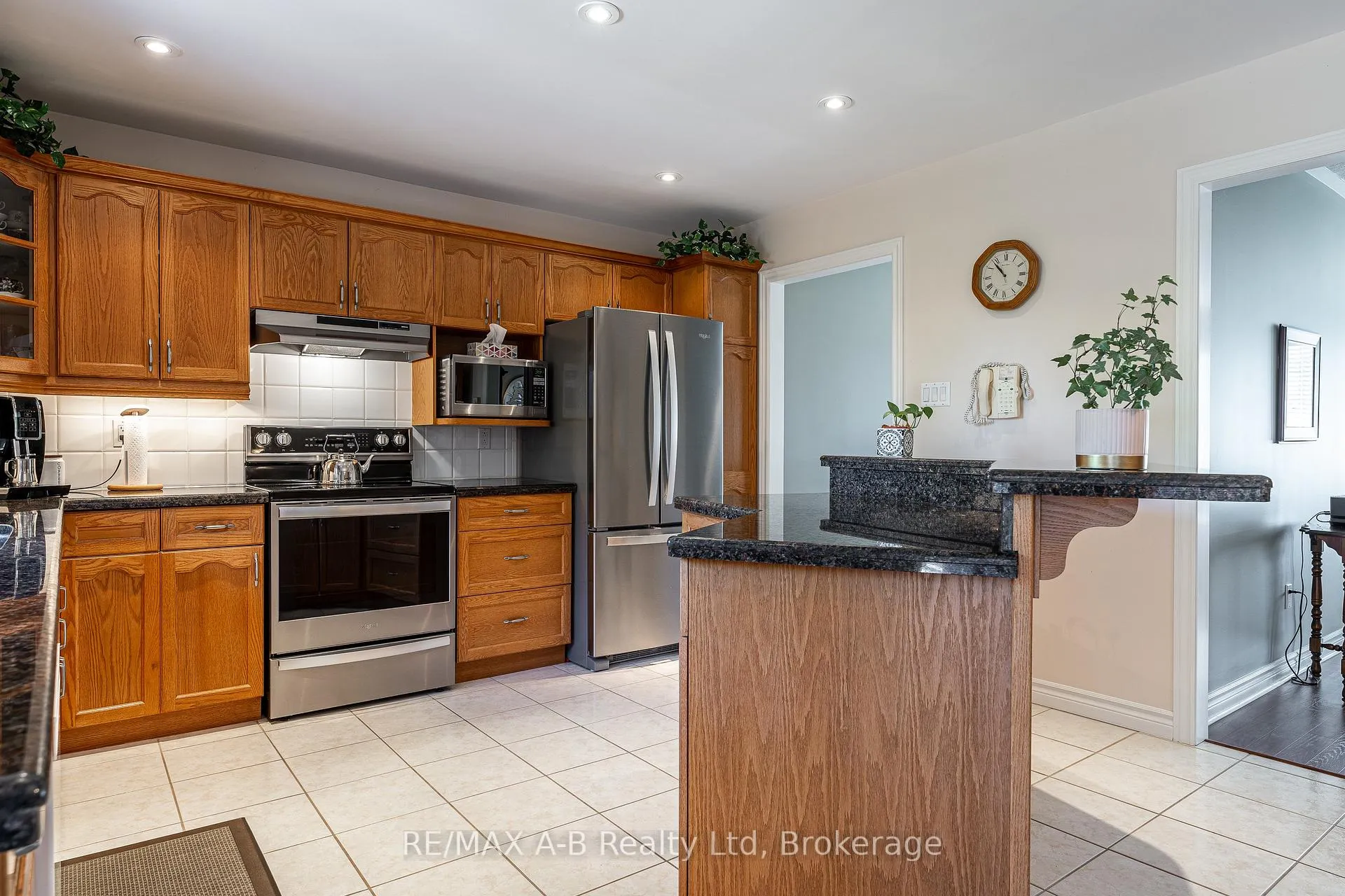 Photo 14 of 23 Hampton Court, Brant, South Dumfries — HOMEH