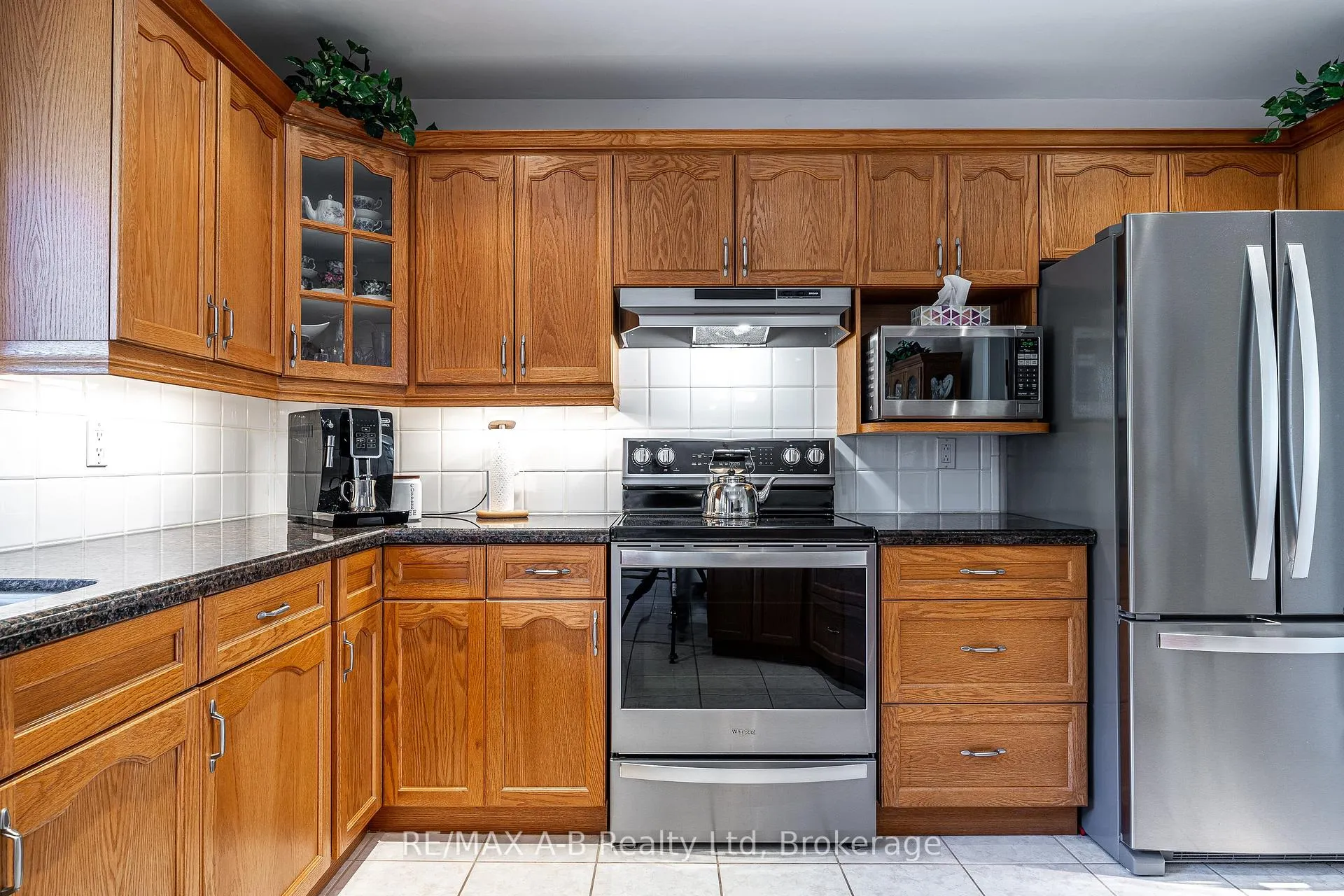 Photo 15 of 23 Hampton Court, Brant, South Dumfries — HOMEH
