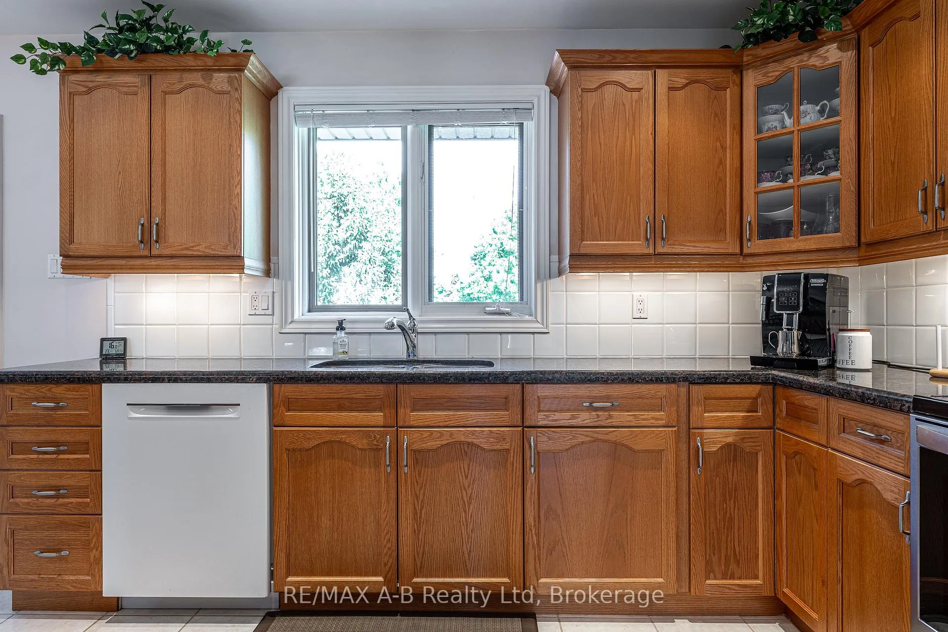 Photo 16 of 23 Hampton Court, Brant, South Dumfries — HOMEH