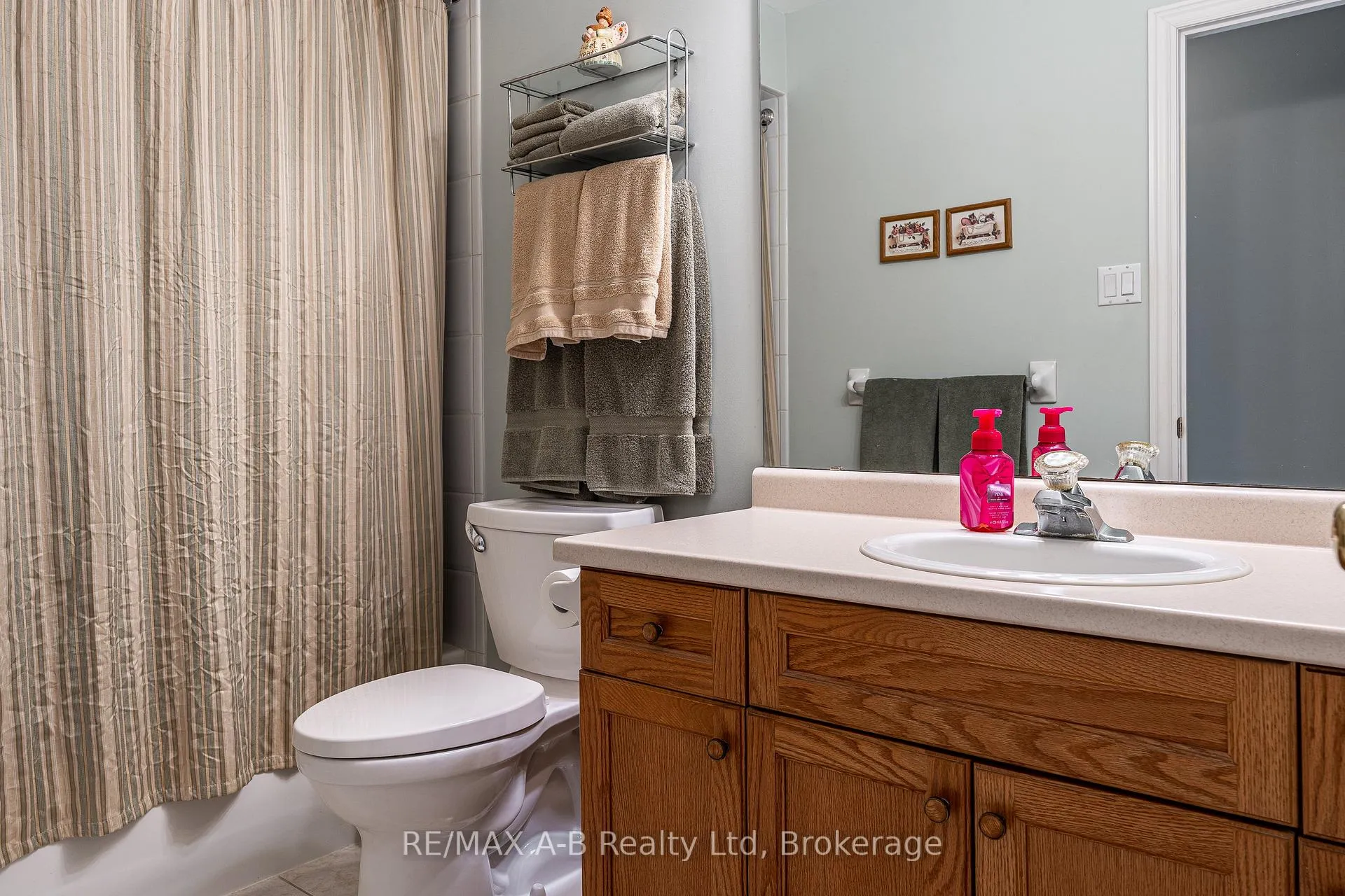 Photo 22 of 23 Hampton Court, Brant, South Dumfries — HOMEH