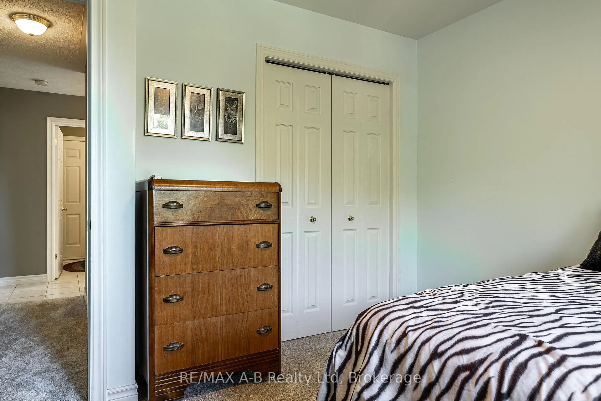Photo 24 of 23 Hampton Court, Brant, South Dumfries — HOMEH