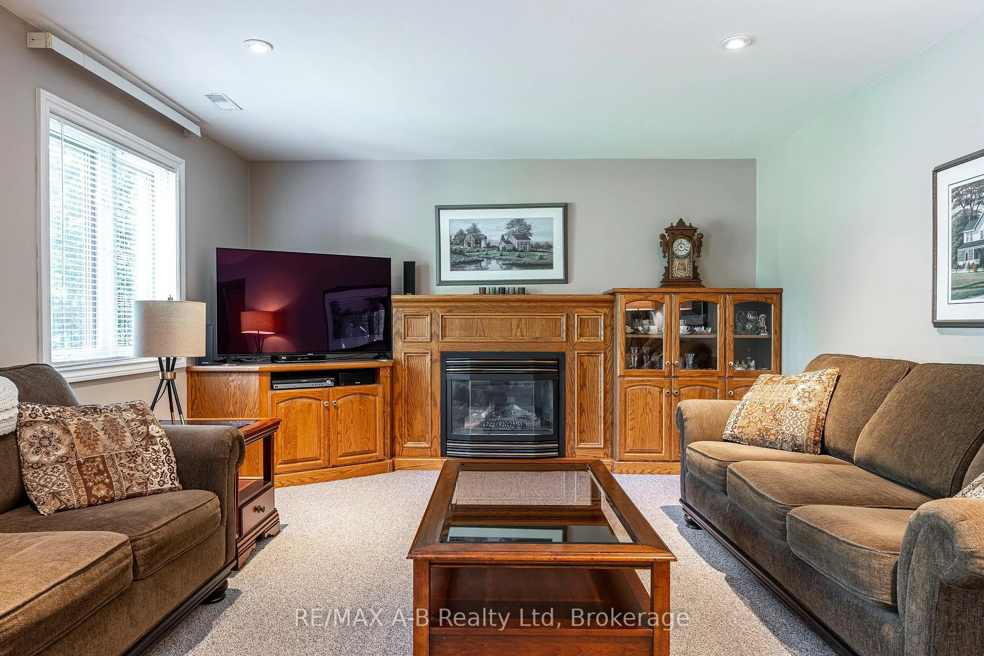 Photo 26 of 23 Hampton Court, Brant, South Dumfries — HOMEH