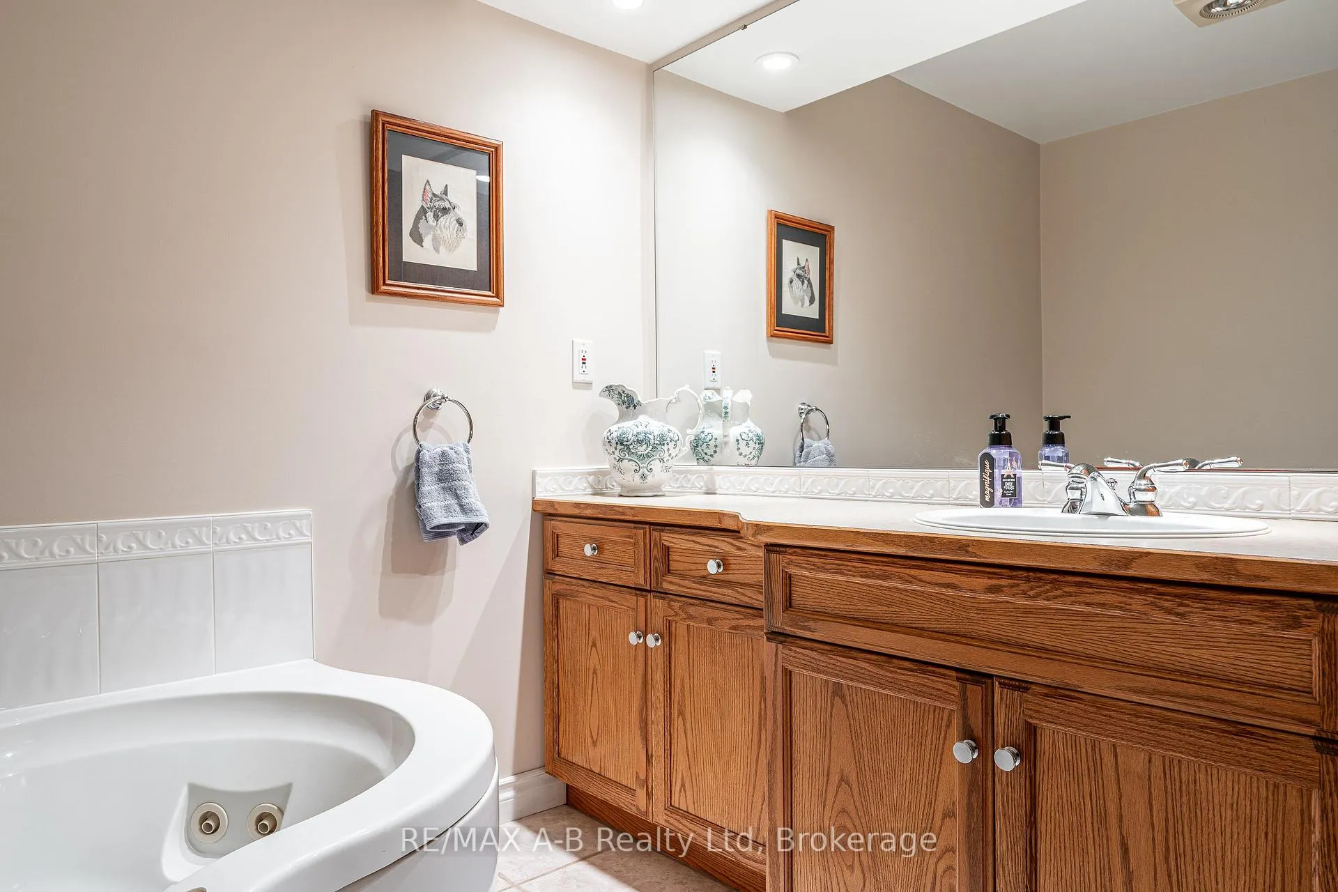 Photo 31 of 23 Hampton Court, Brant, South Dumfries — HOMEH