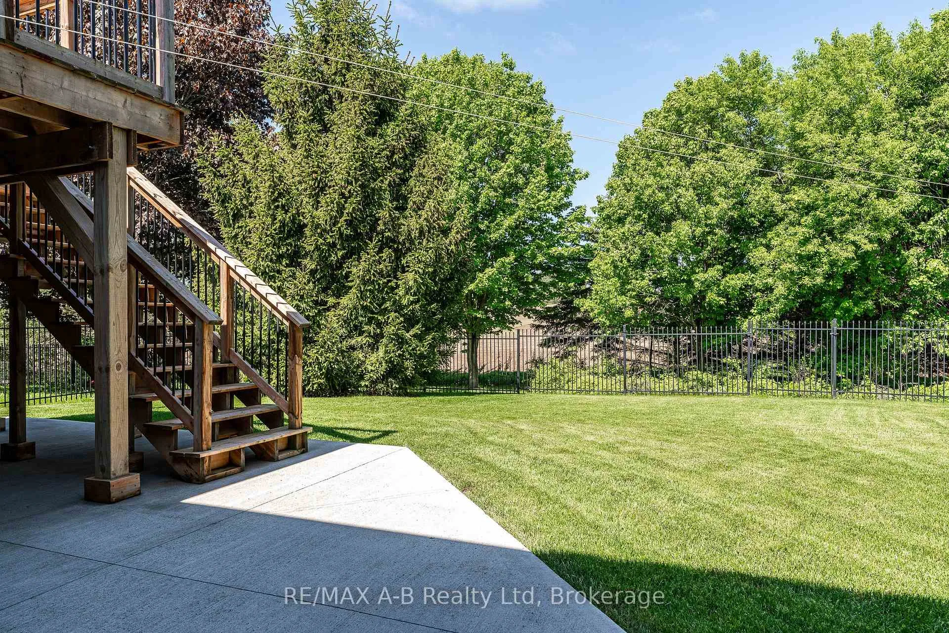 Photo 37 of 23 Hampton Court, Brant, South Dumfries — HOMEH
