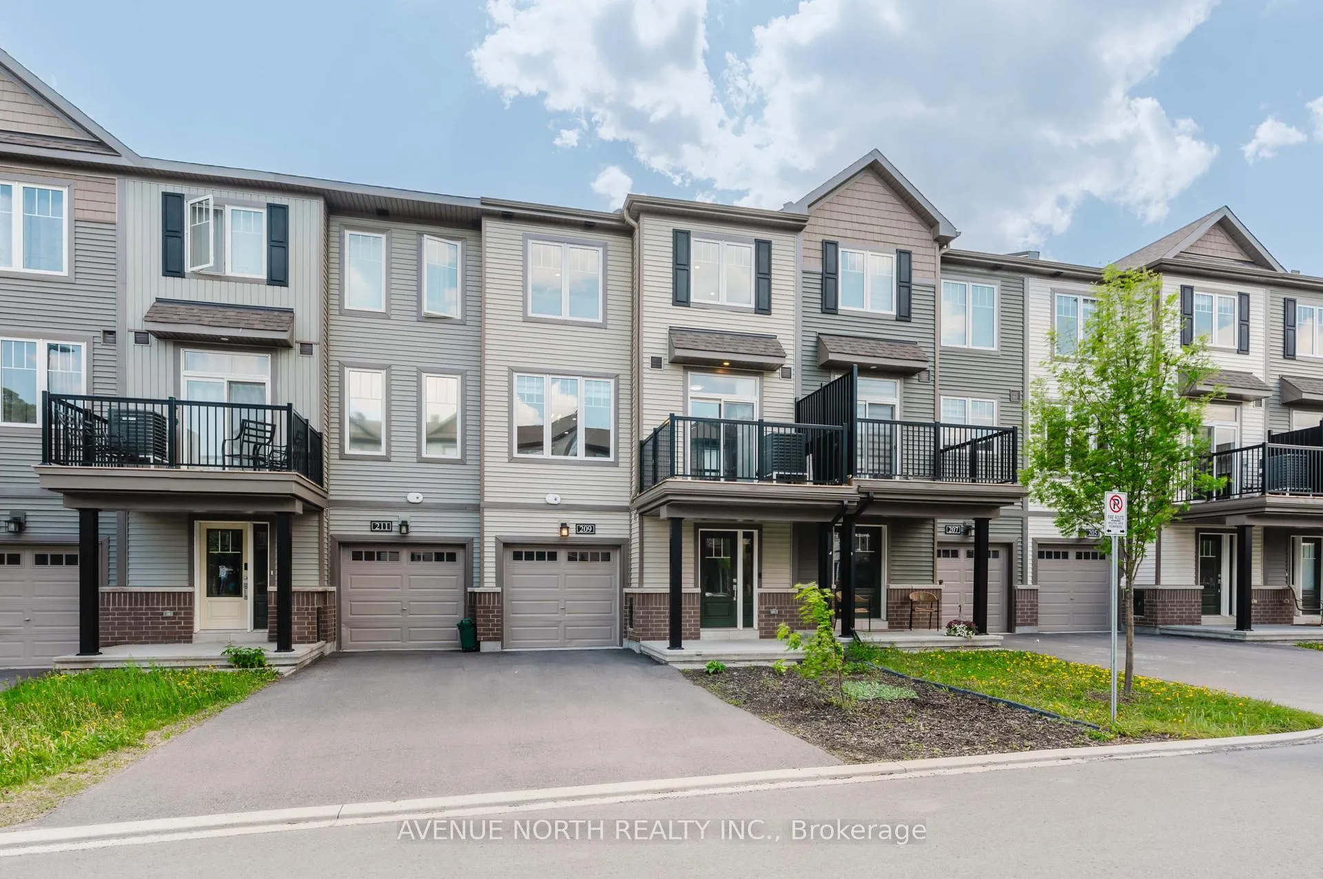 Photo 1 of 209 Attwell Private, Ottawa, Kanata - Morgan's Grant/South March — HOMEH