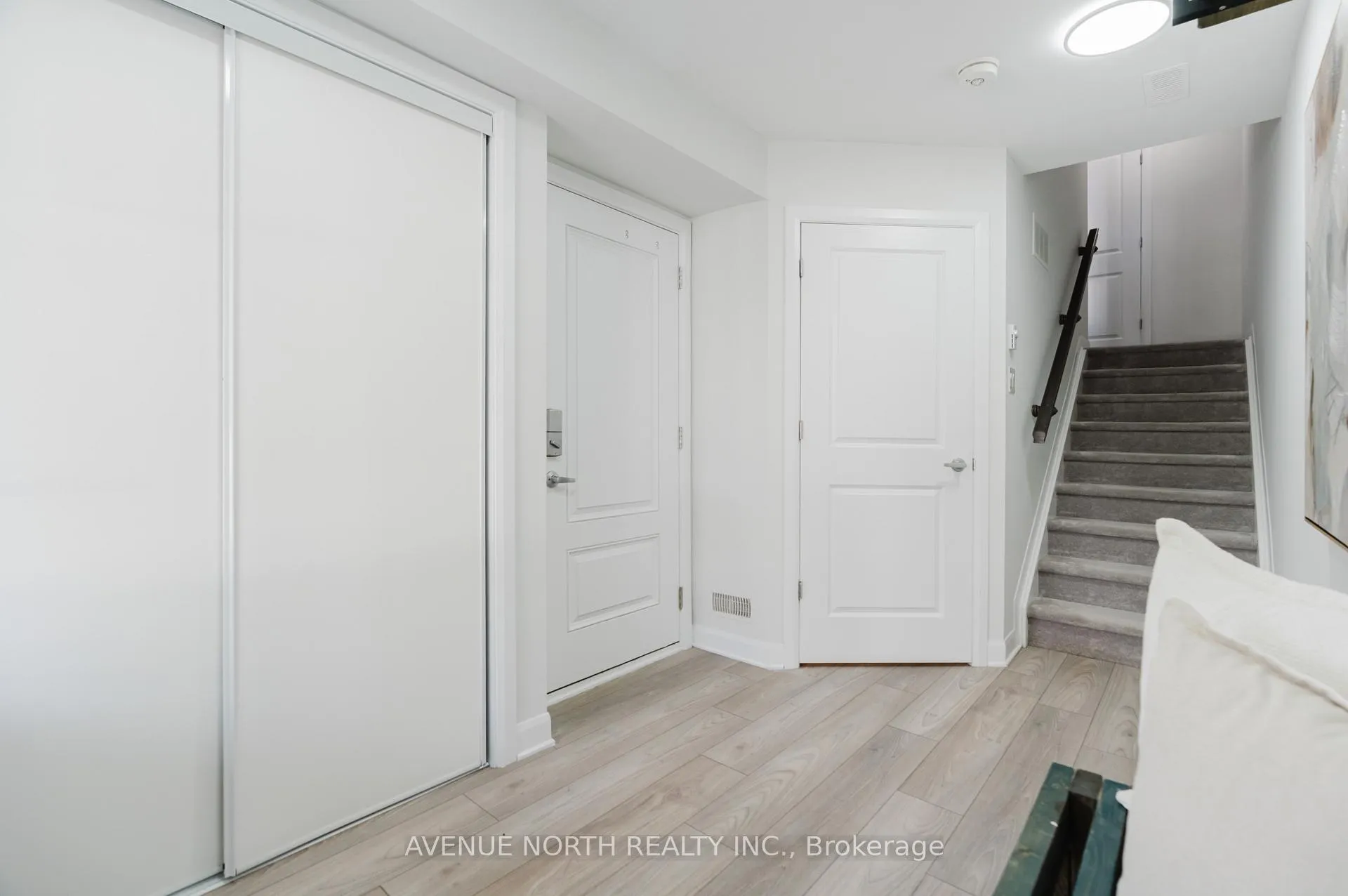 Photo 5 of 209 Attwell Private, Ottawa, Kanata - Morgan's Grant/South March — HOMEH