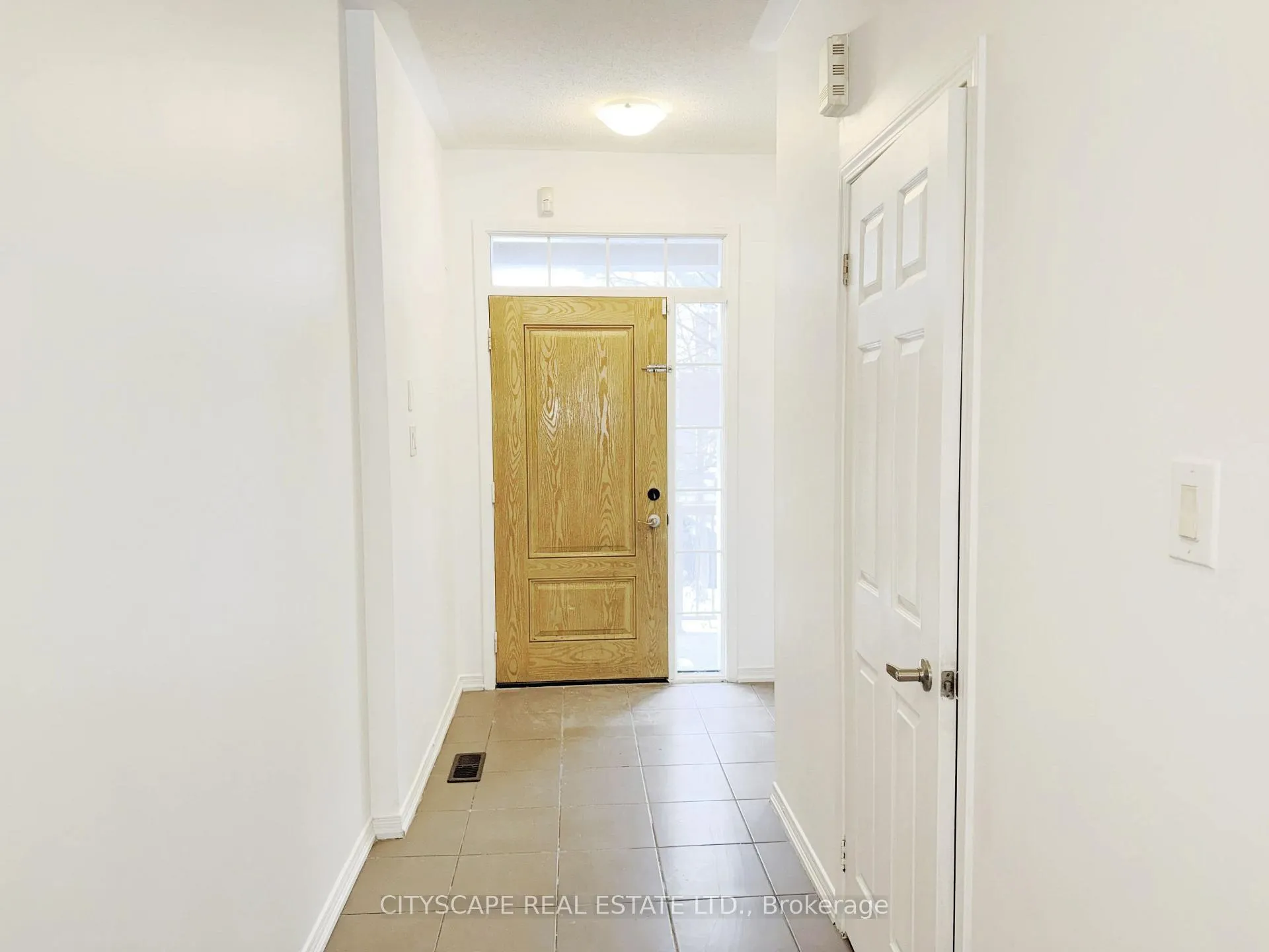 Photo 3 of 64 Honeyview Trail, Brampton, Bram East — HOMEH