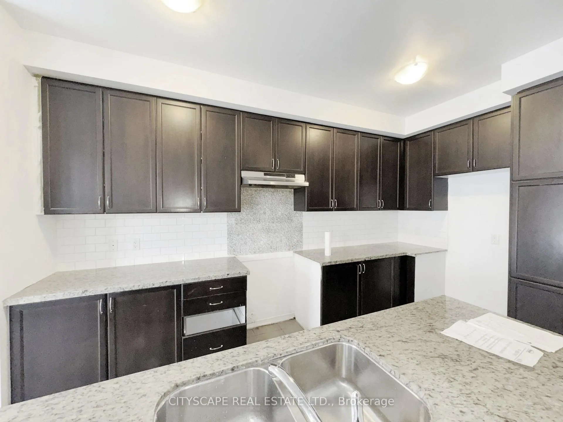 Photo 5 of 64 Honeyview Trail, Brampton, Bram East — HOMEH
