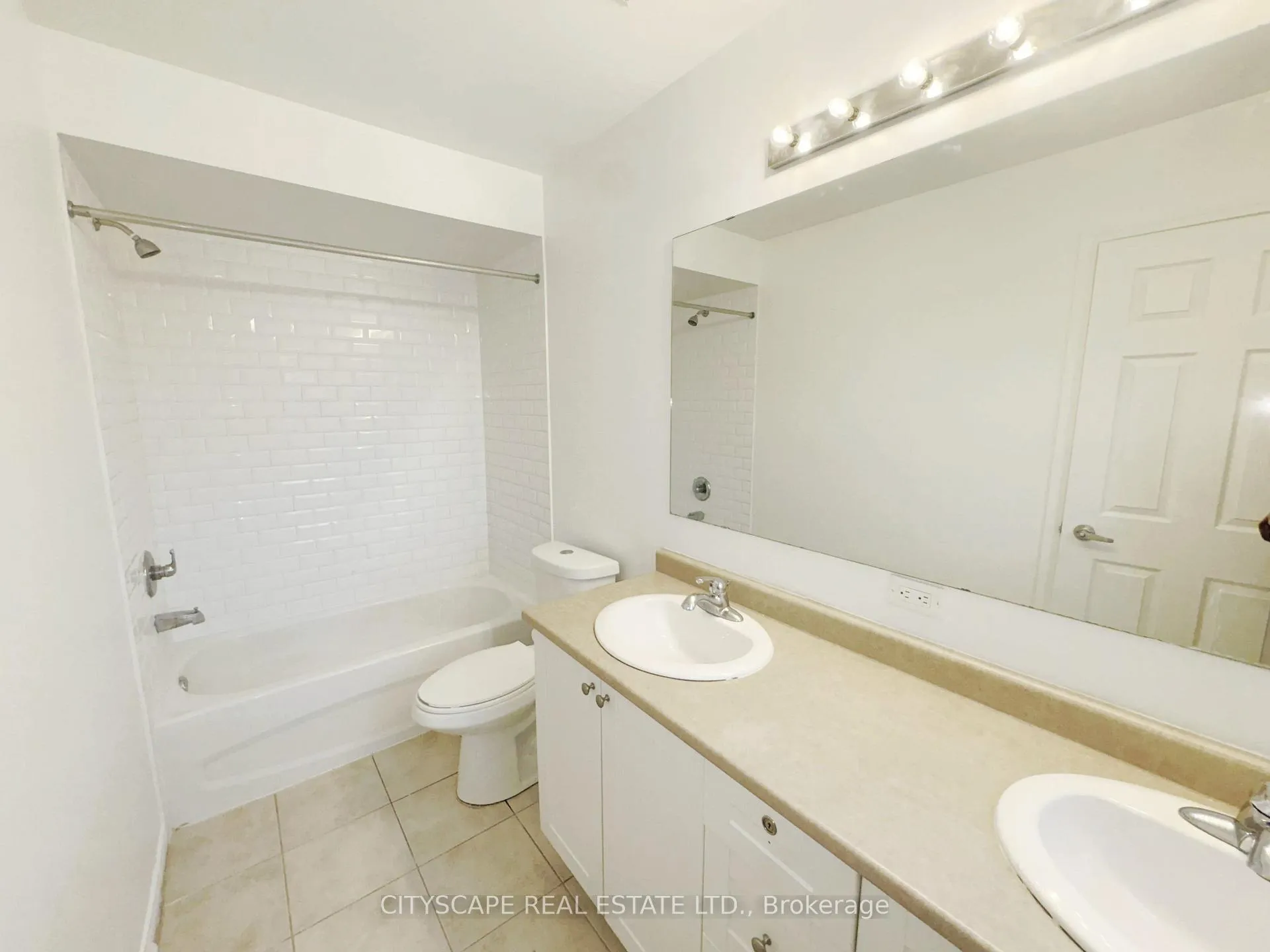 Photo 16 of 64 Honeyview Trail, Brampton, Bram East — HOMEH