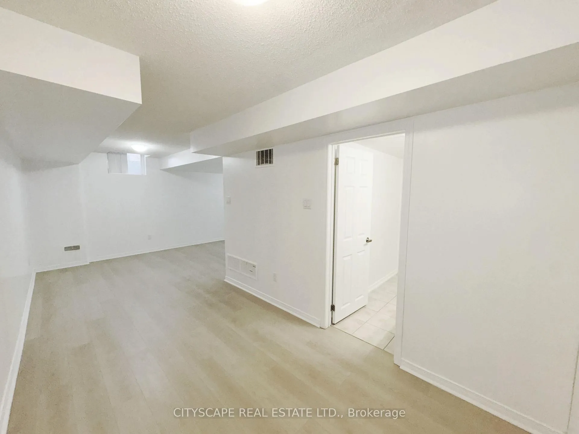 Photo 30 of 64 Honeyview Trail, Brampton, Bram East — HOMEH