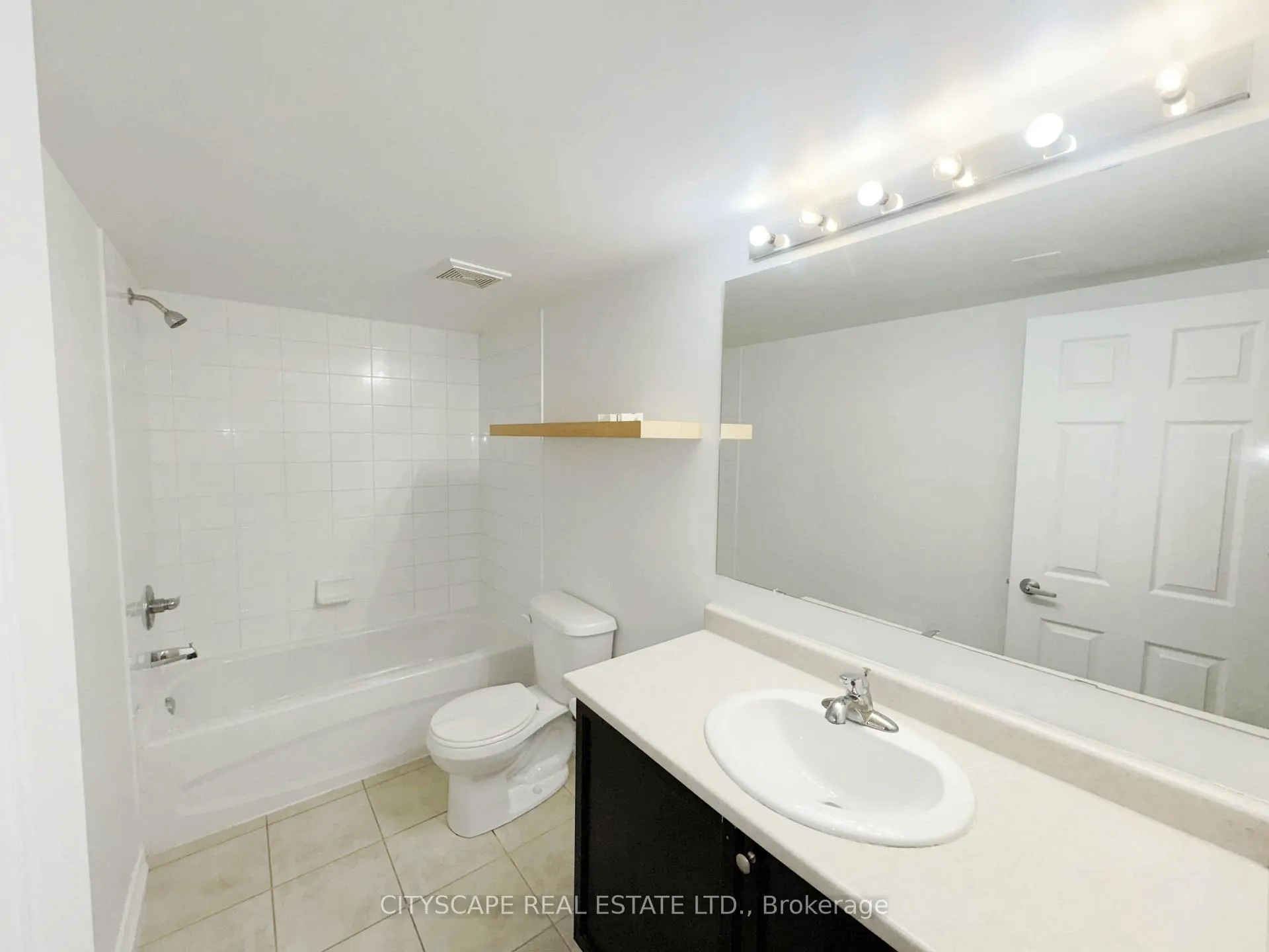 Photo 32 of 64 Honeyview Trail, Brampton, Bram East — HOMEH