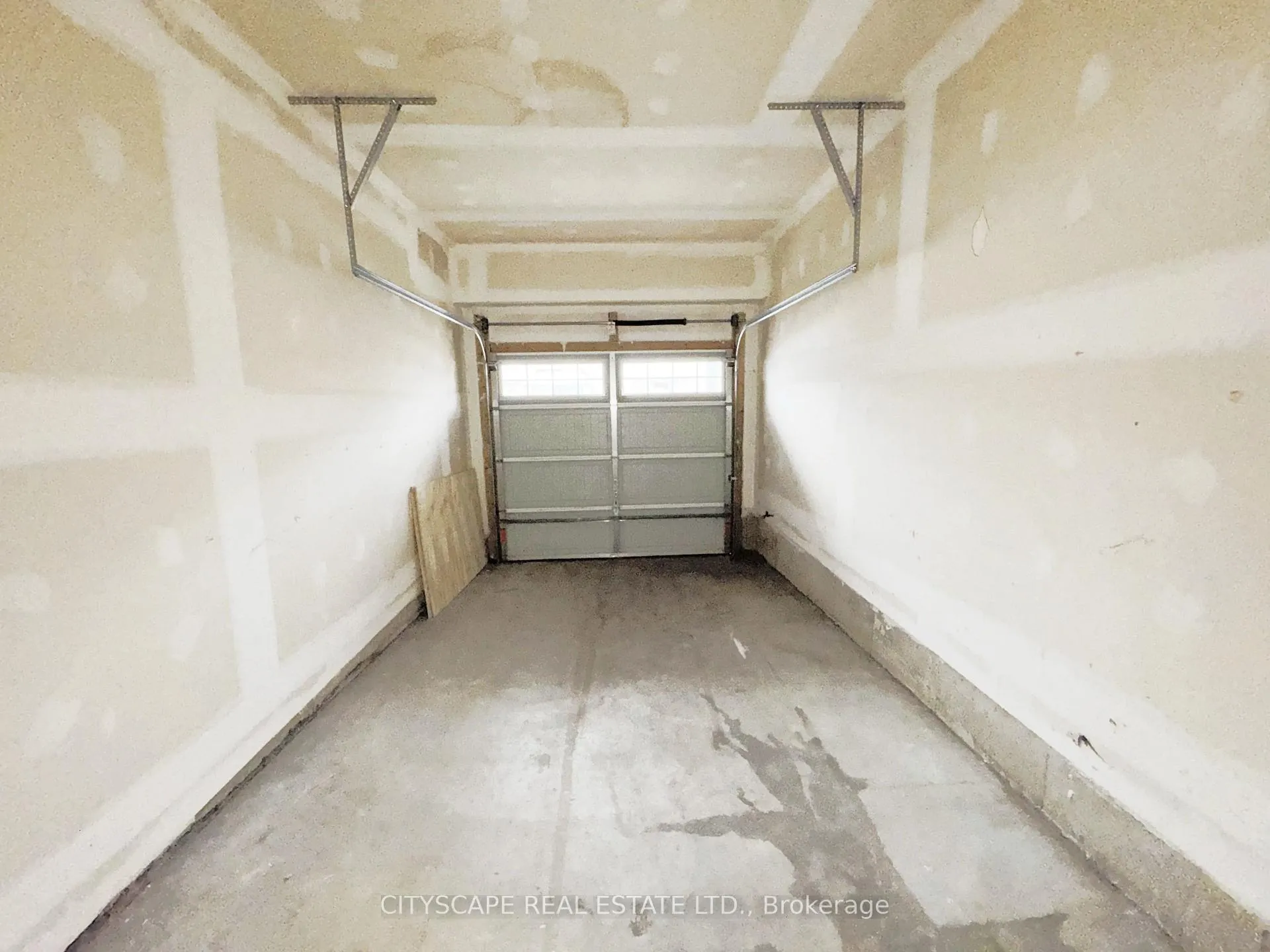 Photo 34 of 64 Honeyview Trail, Brampton, Bram East — HOMEH