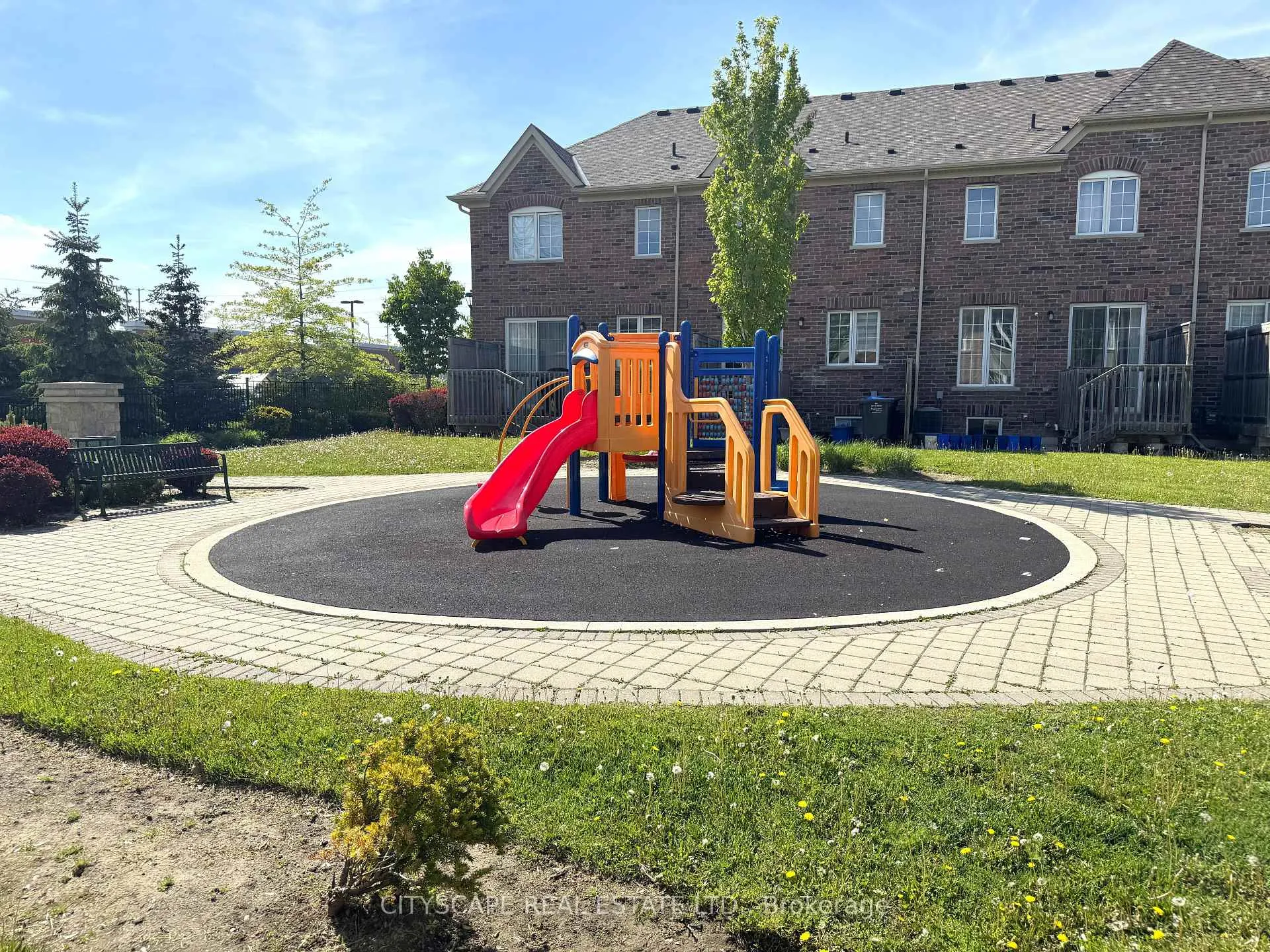 Photo 40 of 64 Honeyview Trail, Brampton, Bram East — HOMEH