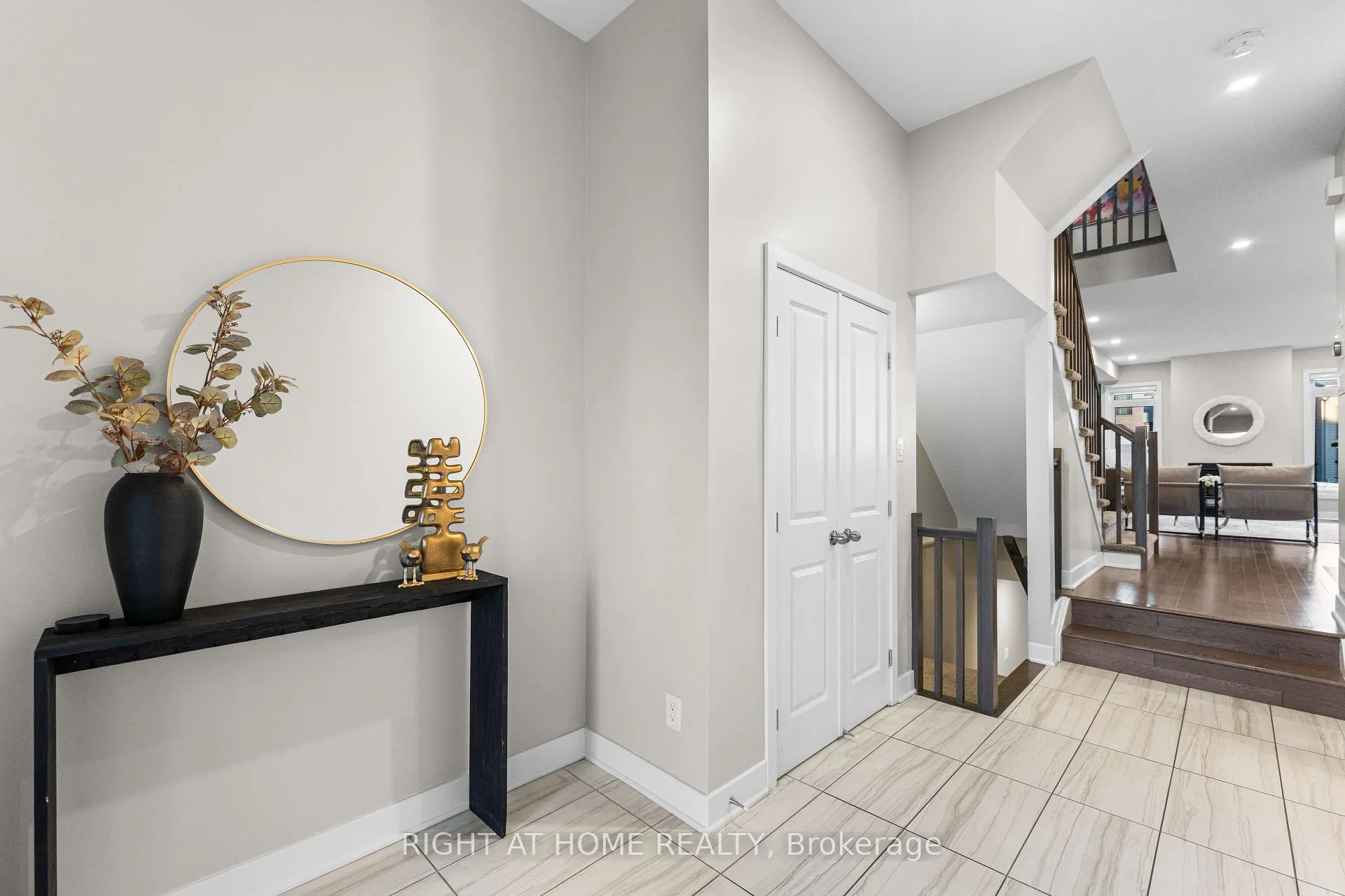Photo 6 of 35 Plank Street, Ottawa, Kanata - Emerald Meadows/Trailwest — HOMEH