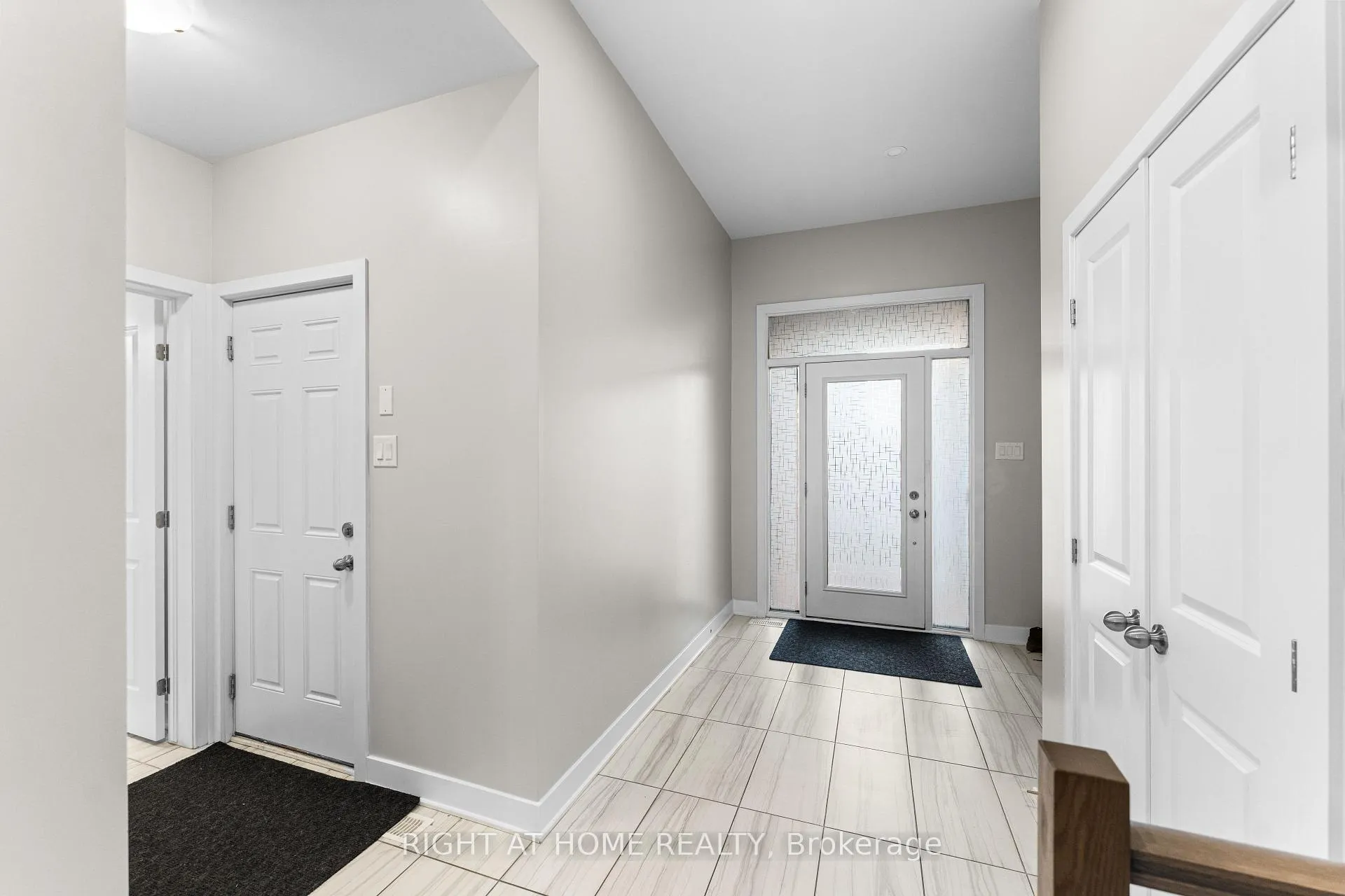Photo 9 of 35 Plank Street, Ottawa, Kanata - Emerald Meadows/Trailwest — HOMEH