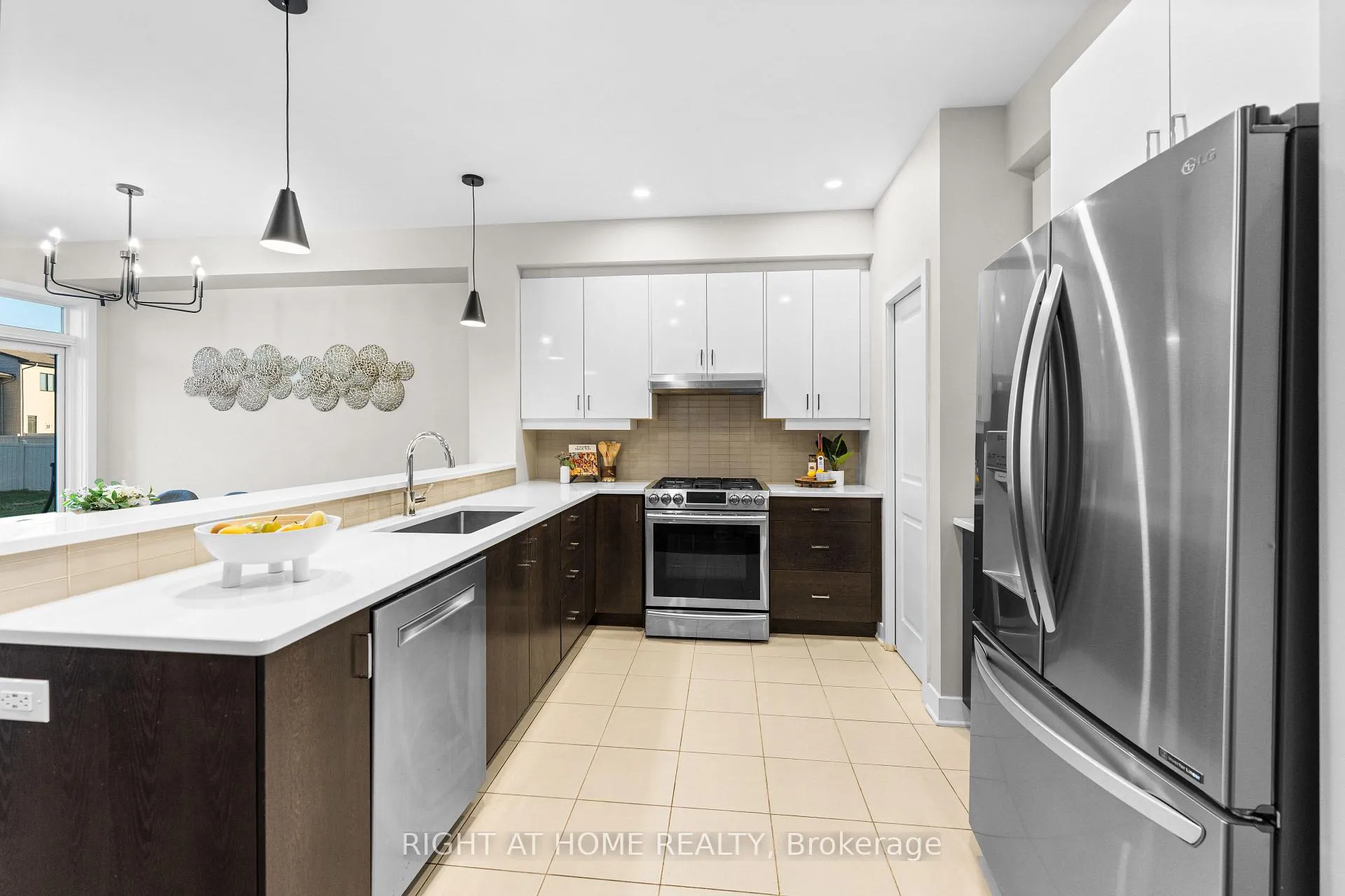 Photo 10 of 35 Plank Street, Ottawa, Kanata - Emerald Meadows/Trailwest — HOMEH