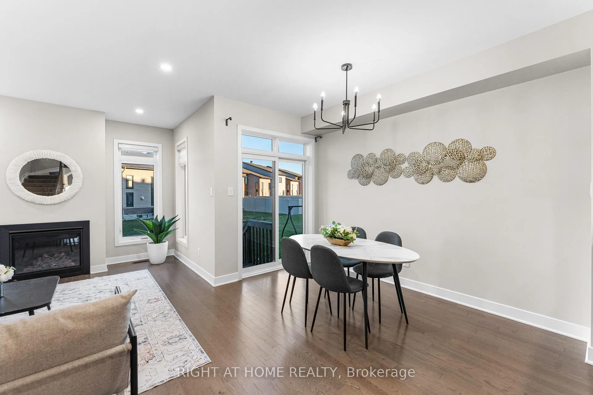 Photo 11 of 35 Plank Street, Ottawa, Kanata - Emerald Meadows/Trailwest — HOMEH