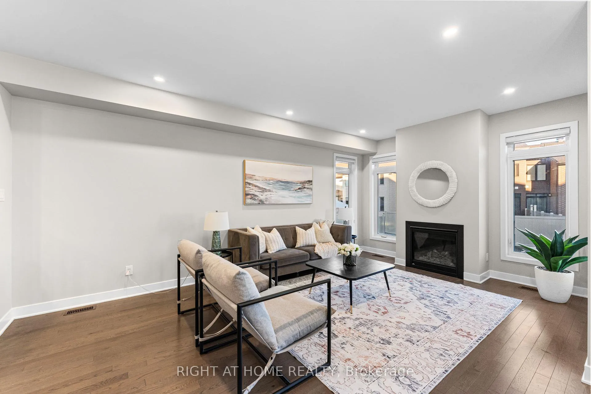Photo 12 of 35 Plank Street, Ottawa, Kanata - Emerald Meadows/Trailwest — HOMEH