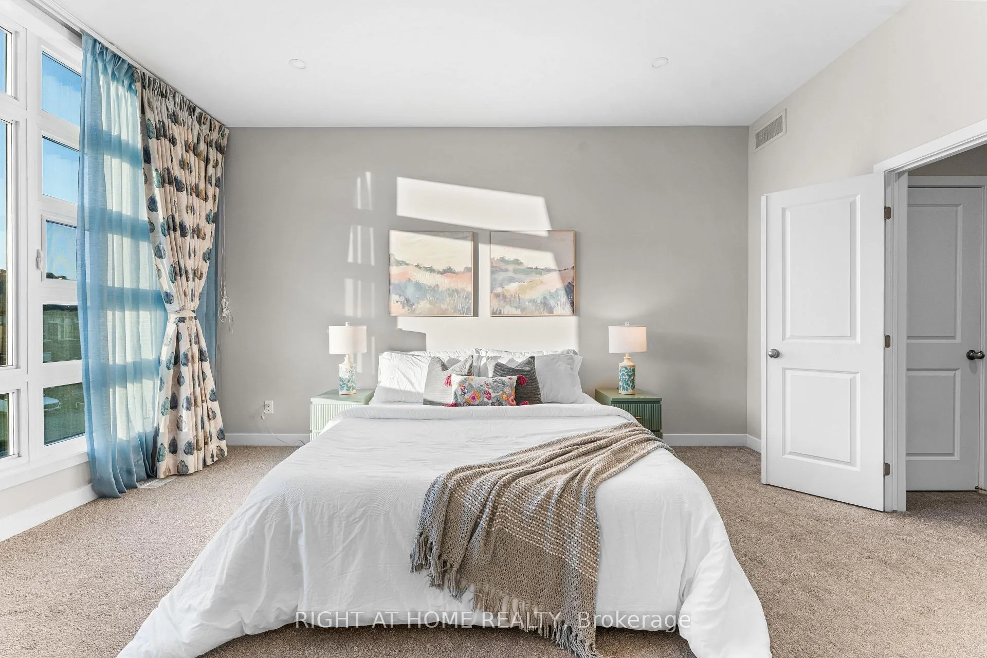 Photo 17 of 35 Plank Street, Ottawa, Kanata - Emerald Meadows/Trailwest — HOMEH