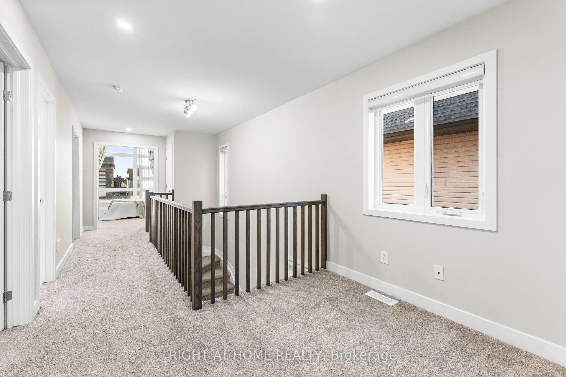Photo 23 of 35 Plank Street, Ottawa, Kanata - Emerald Meadows/Trailwest — HOMEH