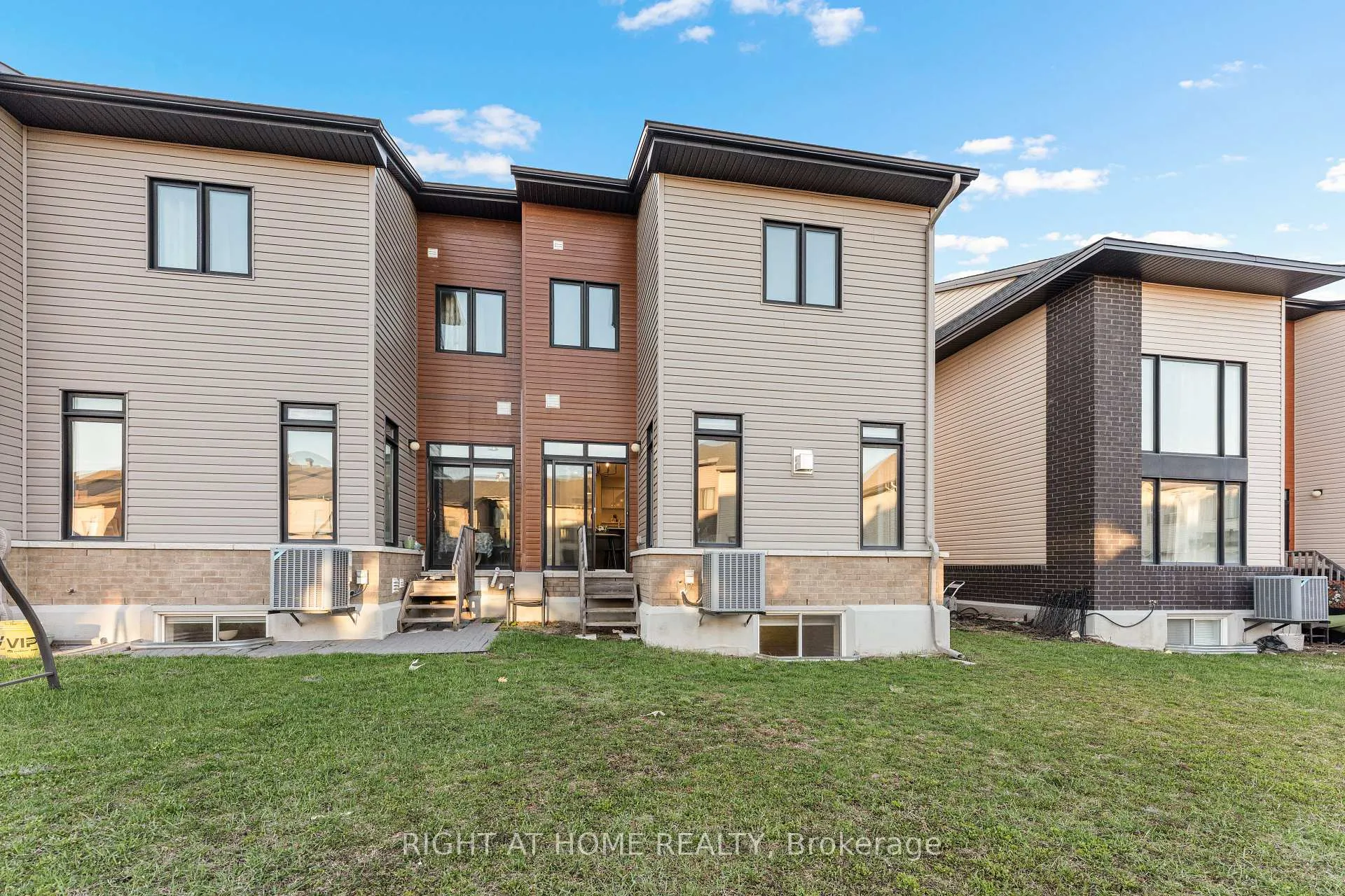 Photo 28 of 35 Plank Street, Ottawa, Kanata - Emerald Meadows/Trailwest — HOMEH