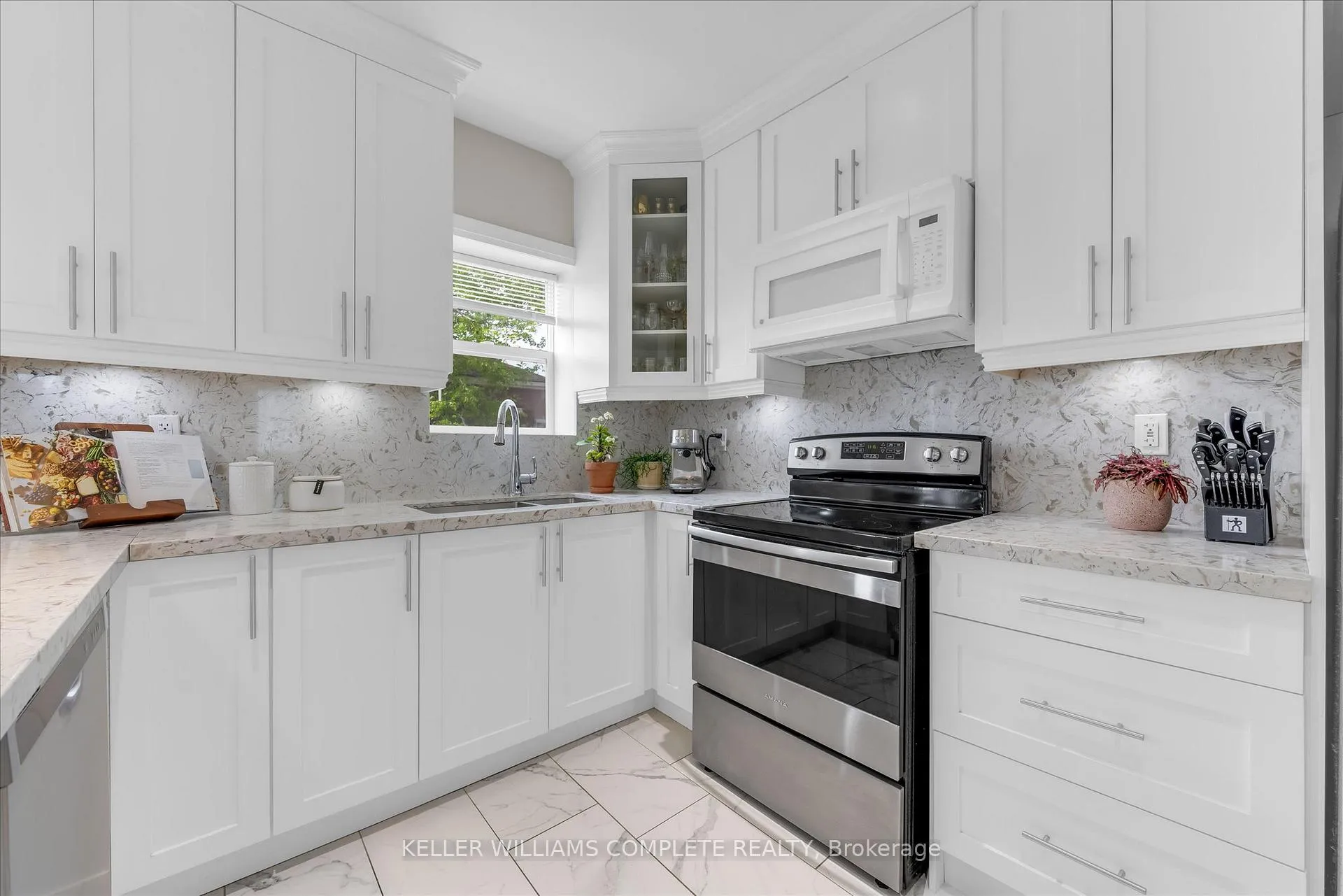 Photo 14 of 196 Campbell Avenue, Hamilton, Crown Point — HOMEH